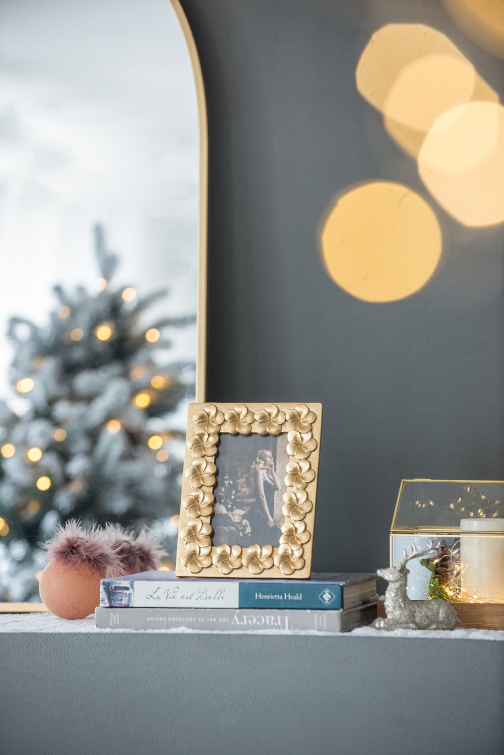 6.5X8.5" Vintage Gold Photo Frame With Flower Design Gold Art Deco,Luxury,Retro,Vintage Polyresin