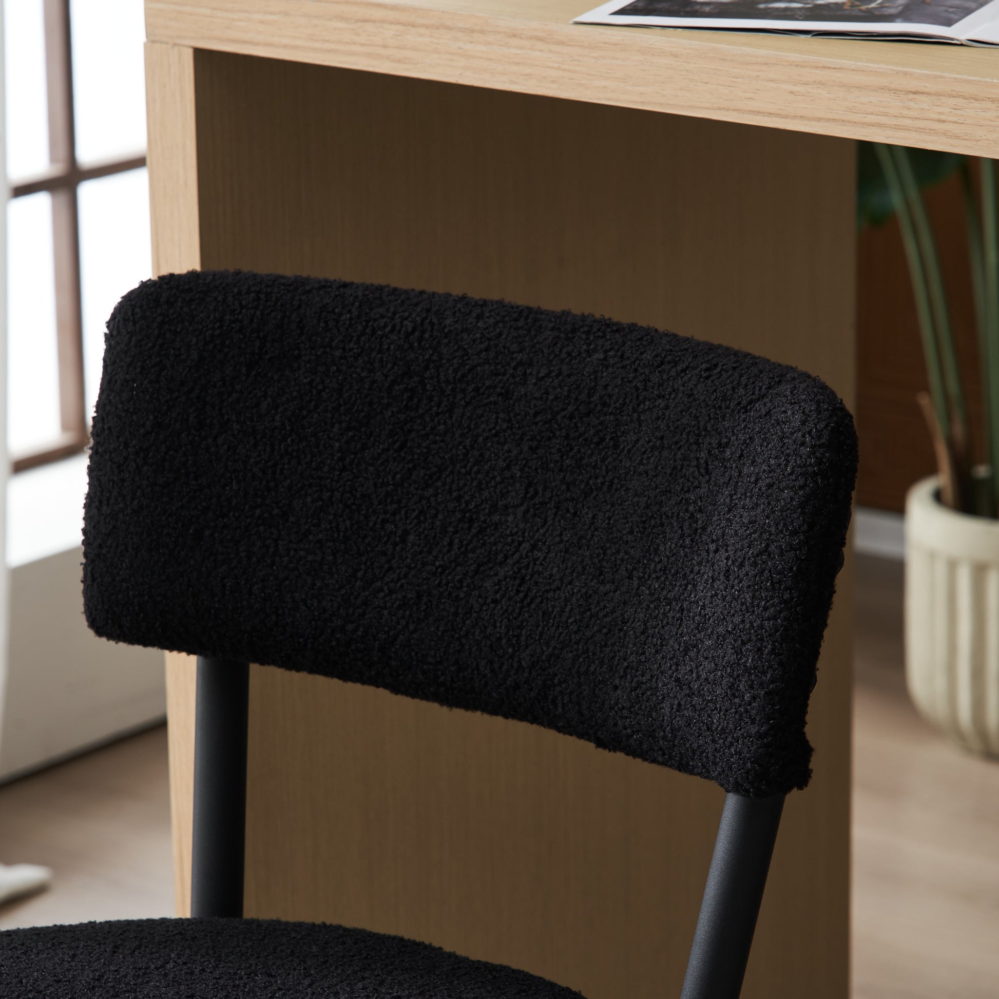 Set Of 4 Modern Teddy Fabric Upholstered Bar Stools Metal Base High Stool Suitable For Kitchen, Dining And Living Room Black Stylish And Comfortable Island Seating Black Metal