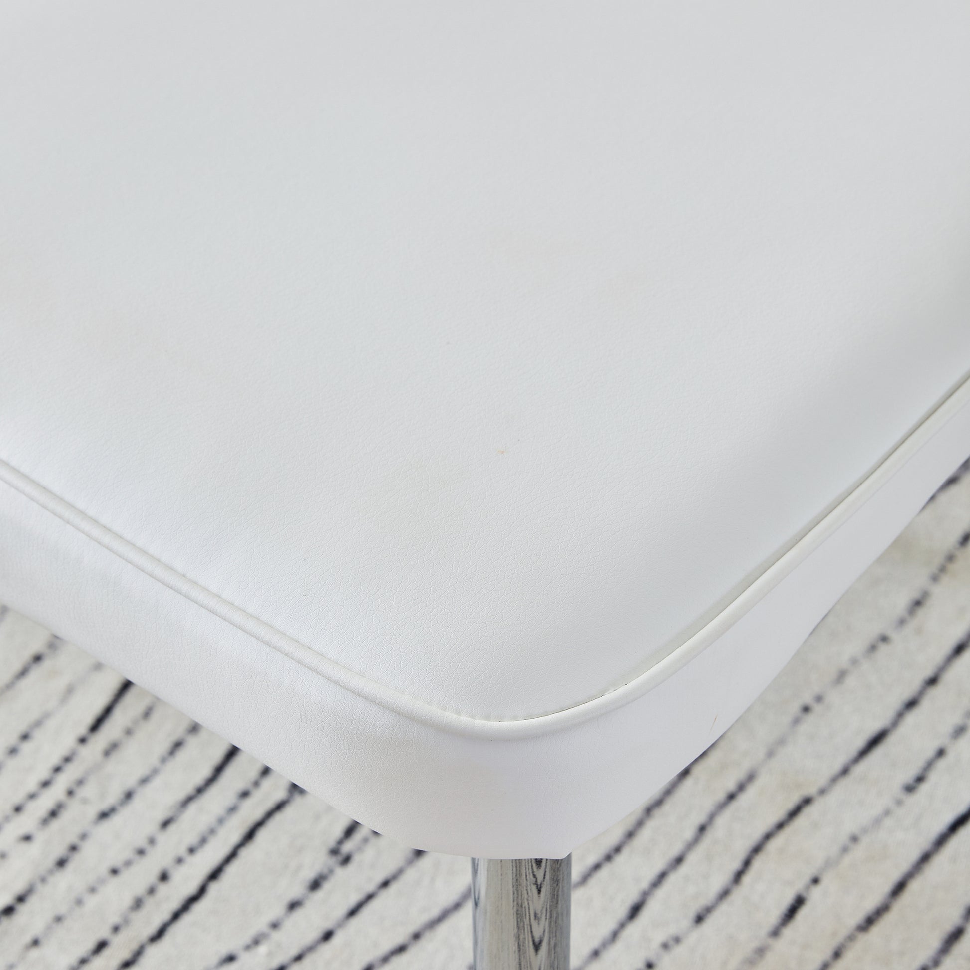 Modern Minimalist Dining Chairs, Office Chairs. 2 Piece Set Of White Pu Seats With Silver Metal Legs. Suitable For Restaurants, Living Rooms, And Offices. C 008 White Pu