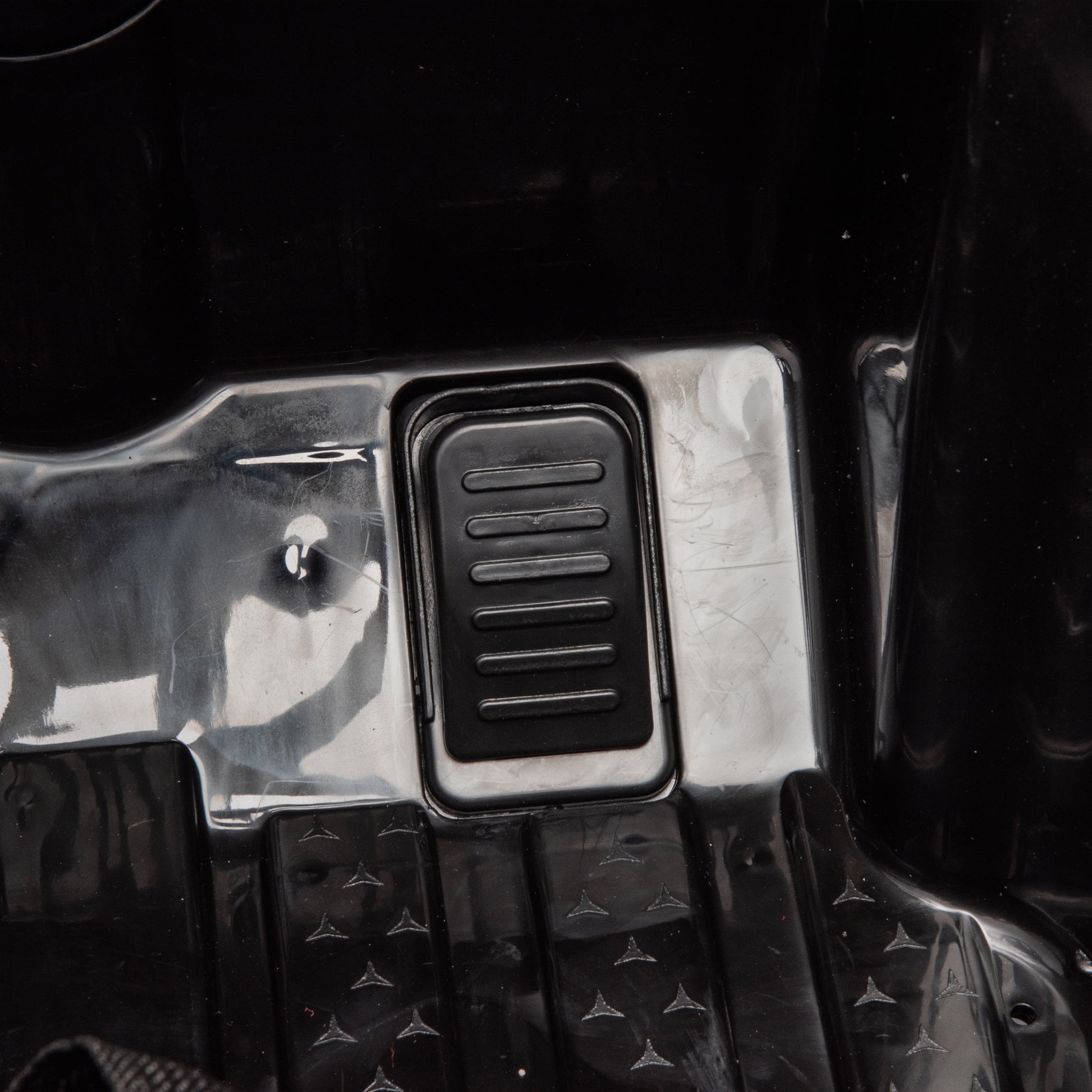 24V Ride On Car For Kids Battery Powered Ride On 4Wd Toys With Remote Control,Parents Can Assist In Driving,Music And Lights,Five Point Safety Belt,Rocking Chair Mode For Back And Forth Swinging Black Polyethylene