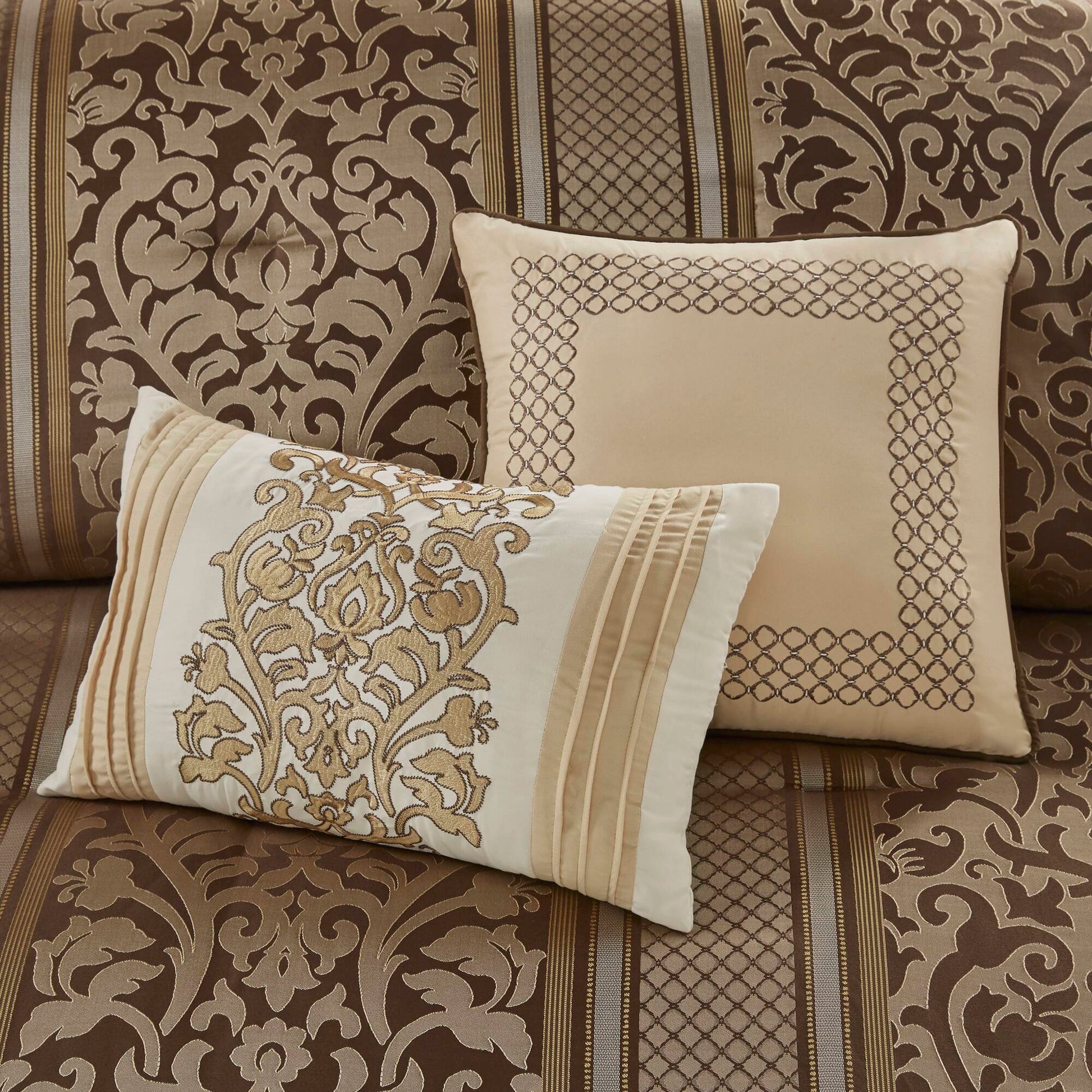 6 Piece Jacquard Comforter Set With Throw Pillows King Cal King Multicolor Polyester