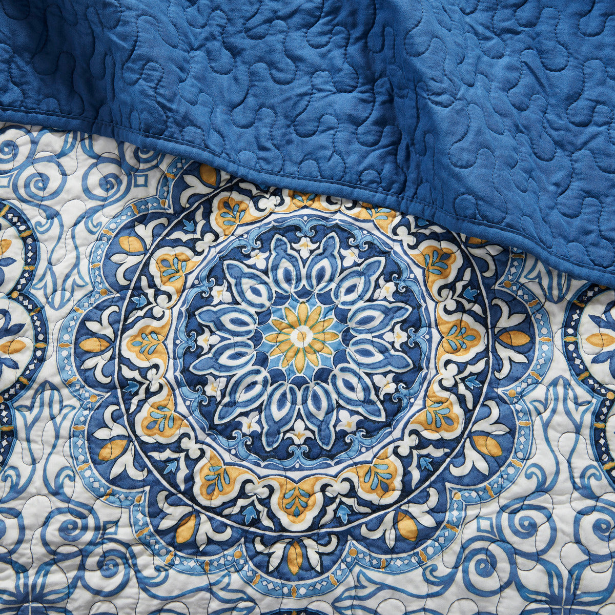 6 Piece Reversible Quilt Set With Throw Pillows Blue King Cal King Blue Cotton