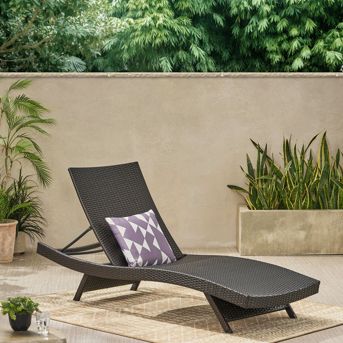 Salem Pe Wicker Chaise Lounge Brown Pe Rattan Iron
