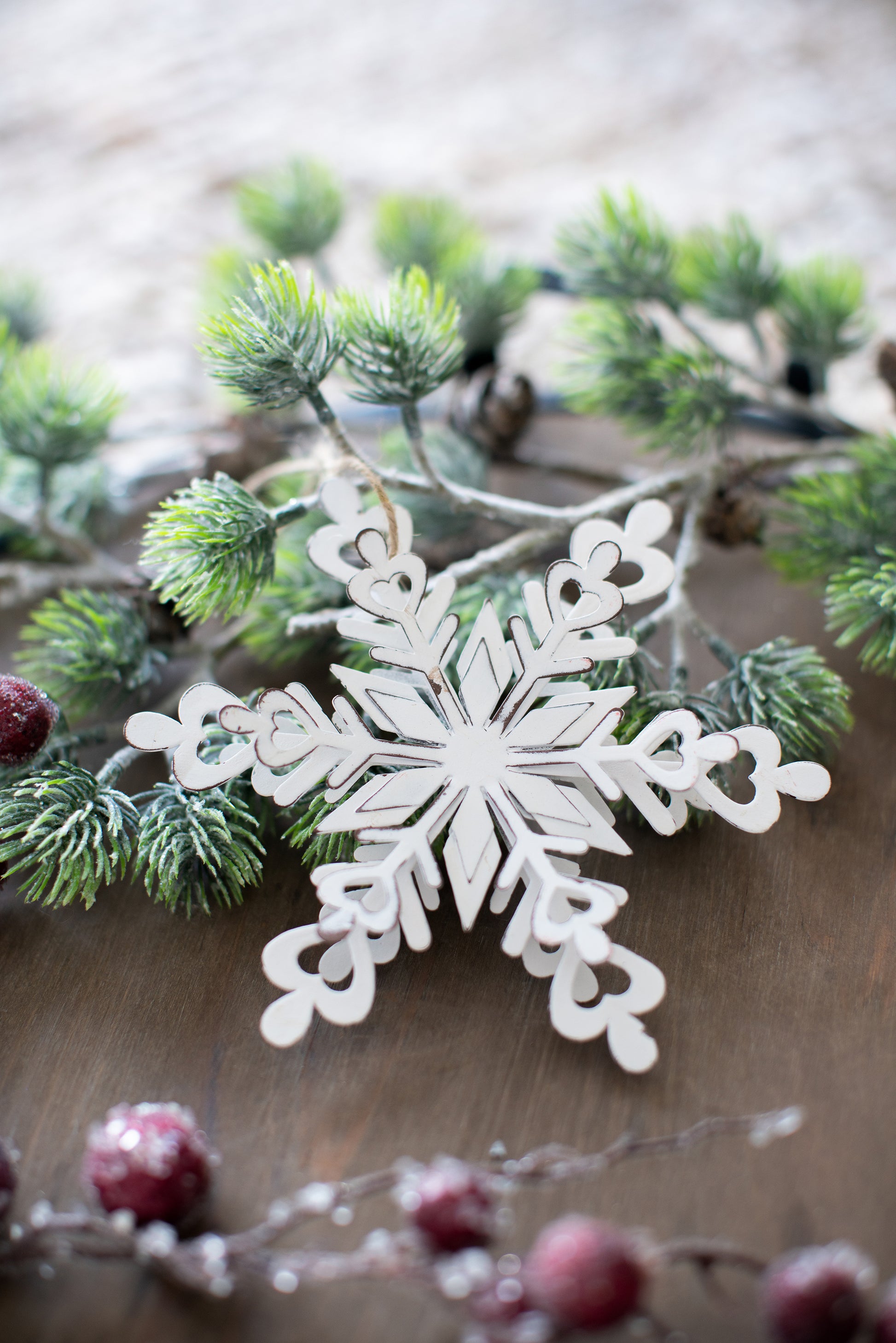 6.3X1.8X6.7" Iron Snowflake Hanger, Decorative Hanging Ball Christmas Tree Ornaments For Holiday Party Decorations, Set Of 6 White Iron