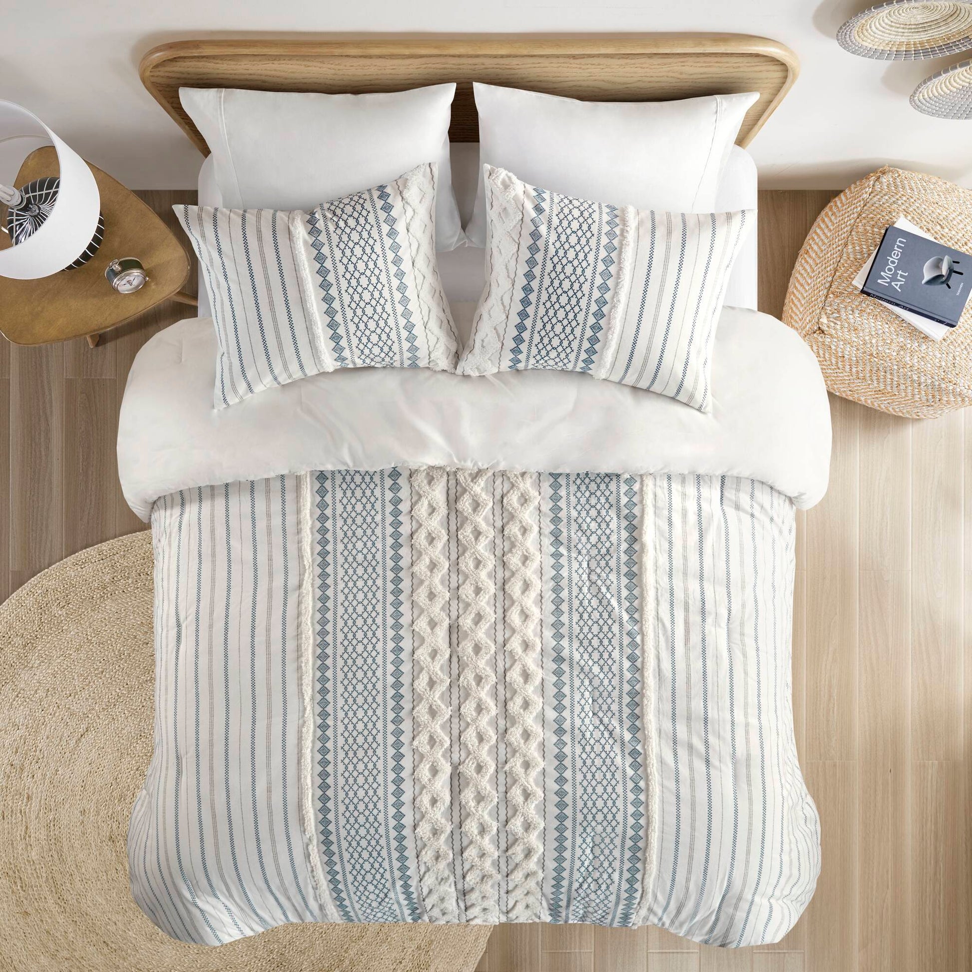 Cotton Printed Comforter Set With Chenille White Navy King Cal King King White Navy Cotton