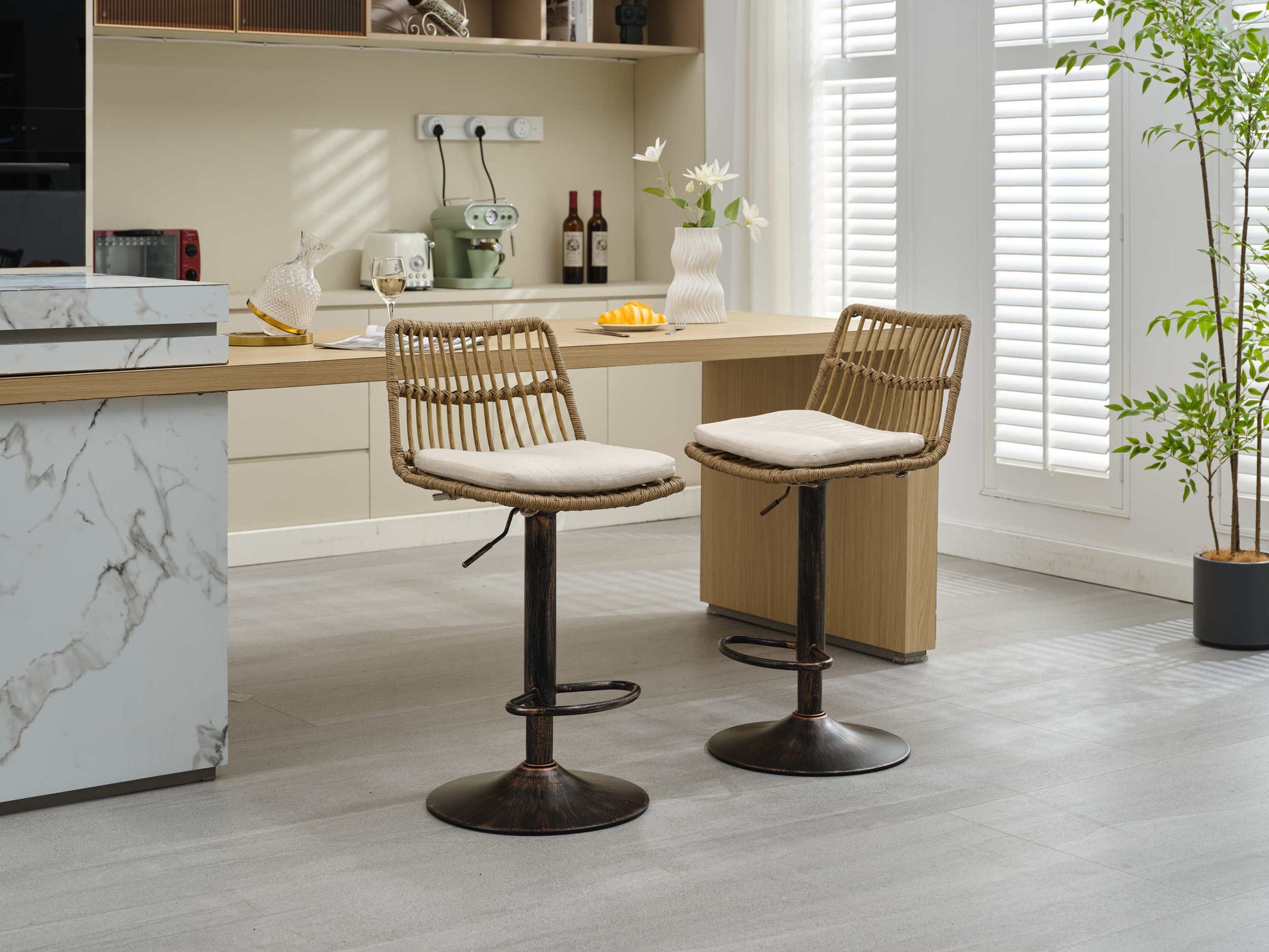 Set Of 2 Rattan Bar Stool, 360 Swivel Bar Chair, Counter Height Chair With Footrest For Kitchen, Dining Room Beige Wicker