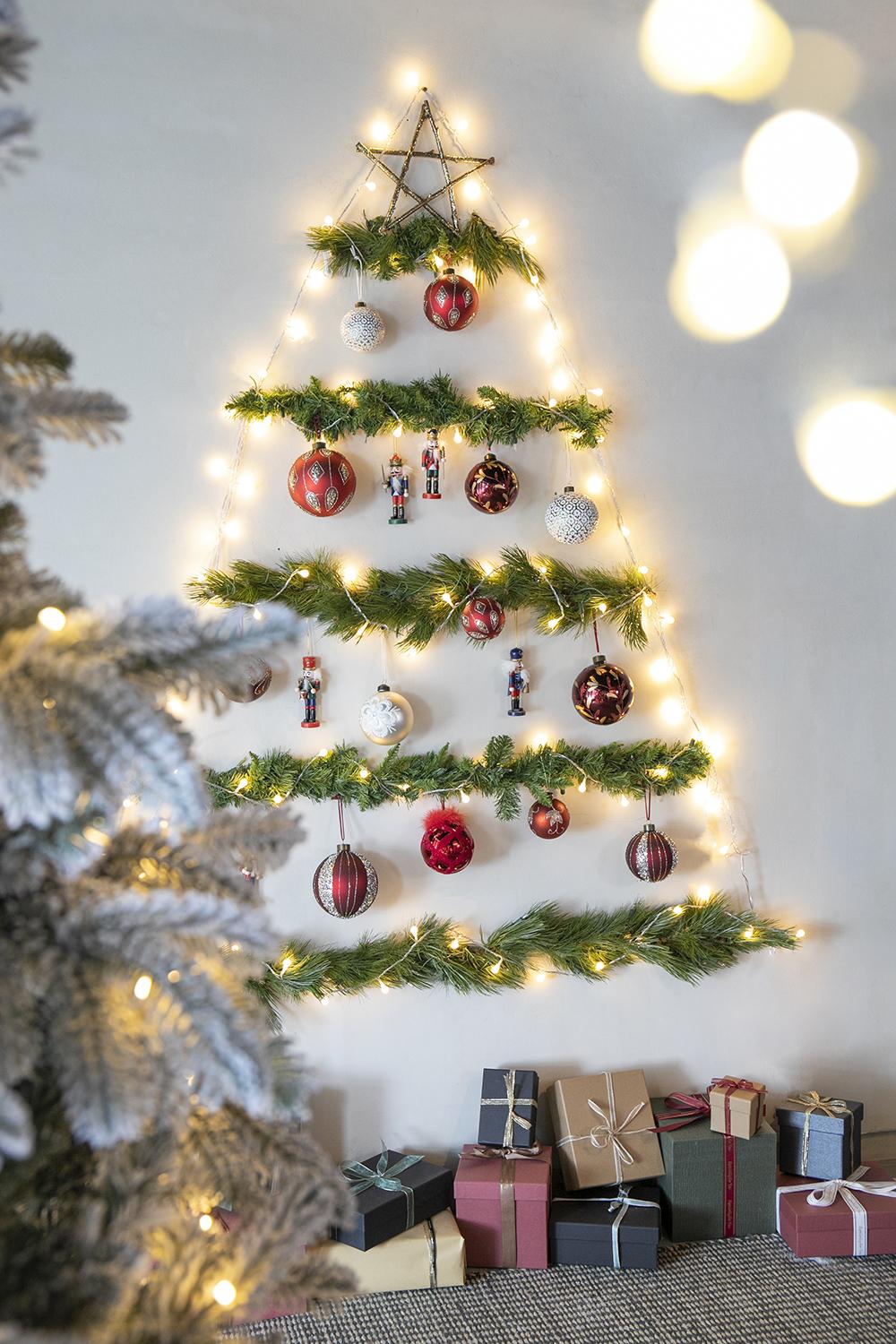 D4.7" Christmas Ball Ornaments, Glass Decorative Hanging Ball Christmas Tree Ornaments For Holiday Party Decorations, Set Of 4 Red Glass