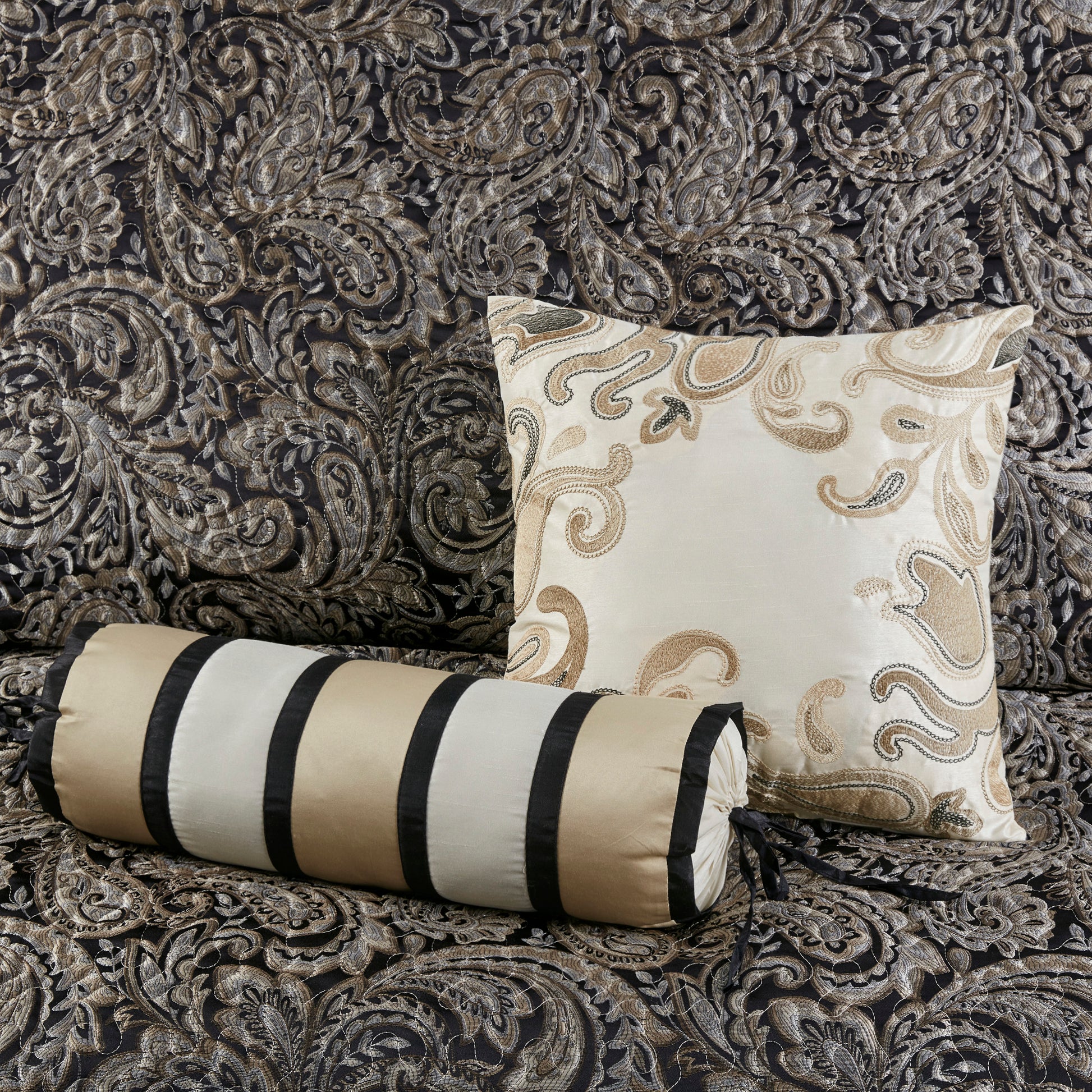 5 Piece Jacquard Bedspread Set With Throw Pillows Black Queen Queen Black Cotton