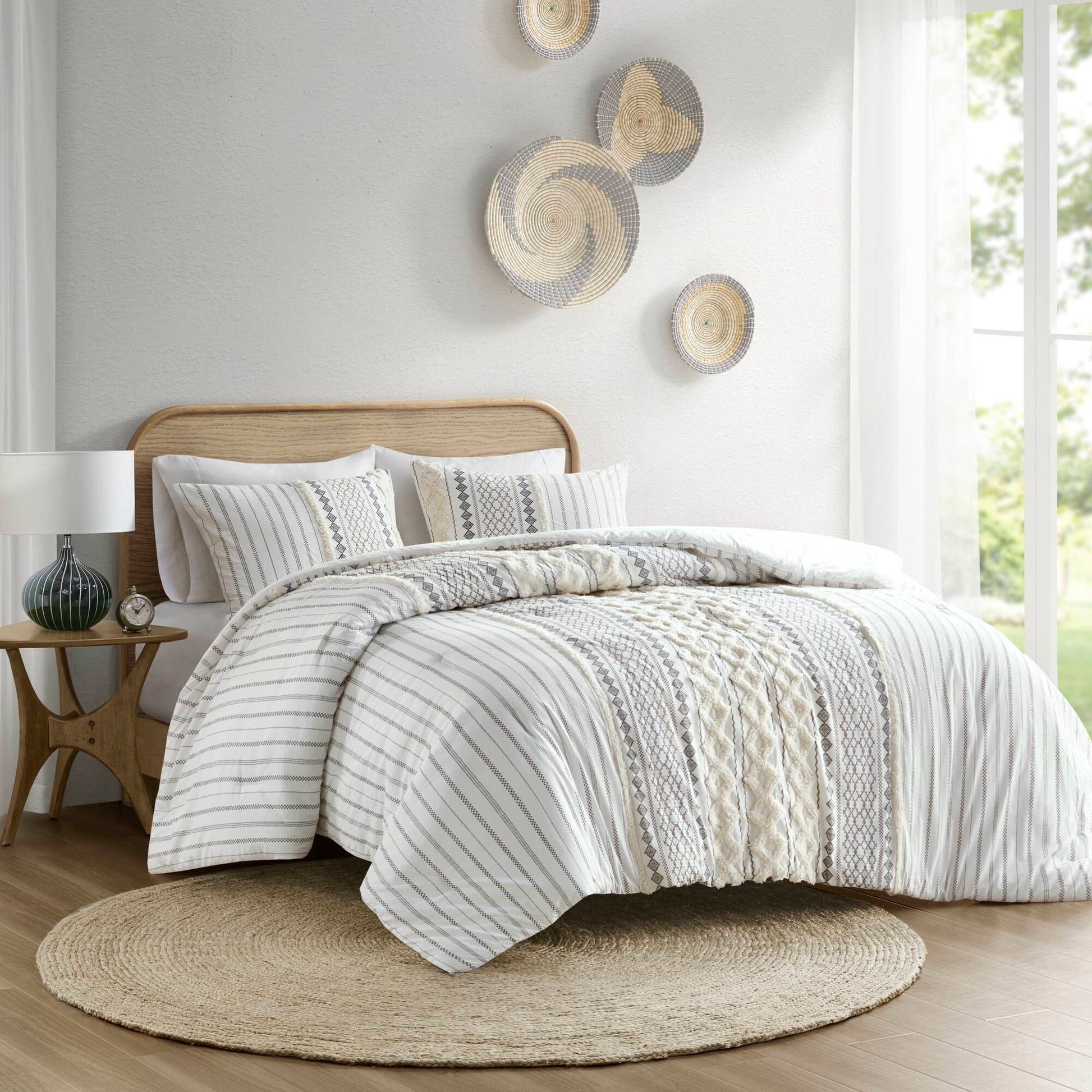 Cotton Printed Comforter Set With Chenille Ivory King Cal King King Ivory Cotton