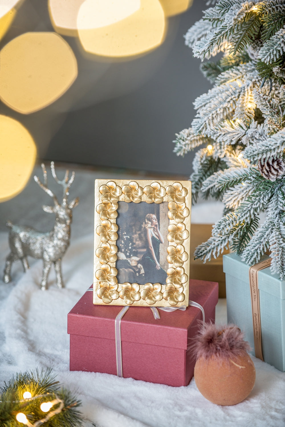 6.5X8.5" Vintage Gold Photo Frame With Flower Design Gold Art Deco,Luxury,Retro,Vintage Polyresin