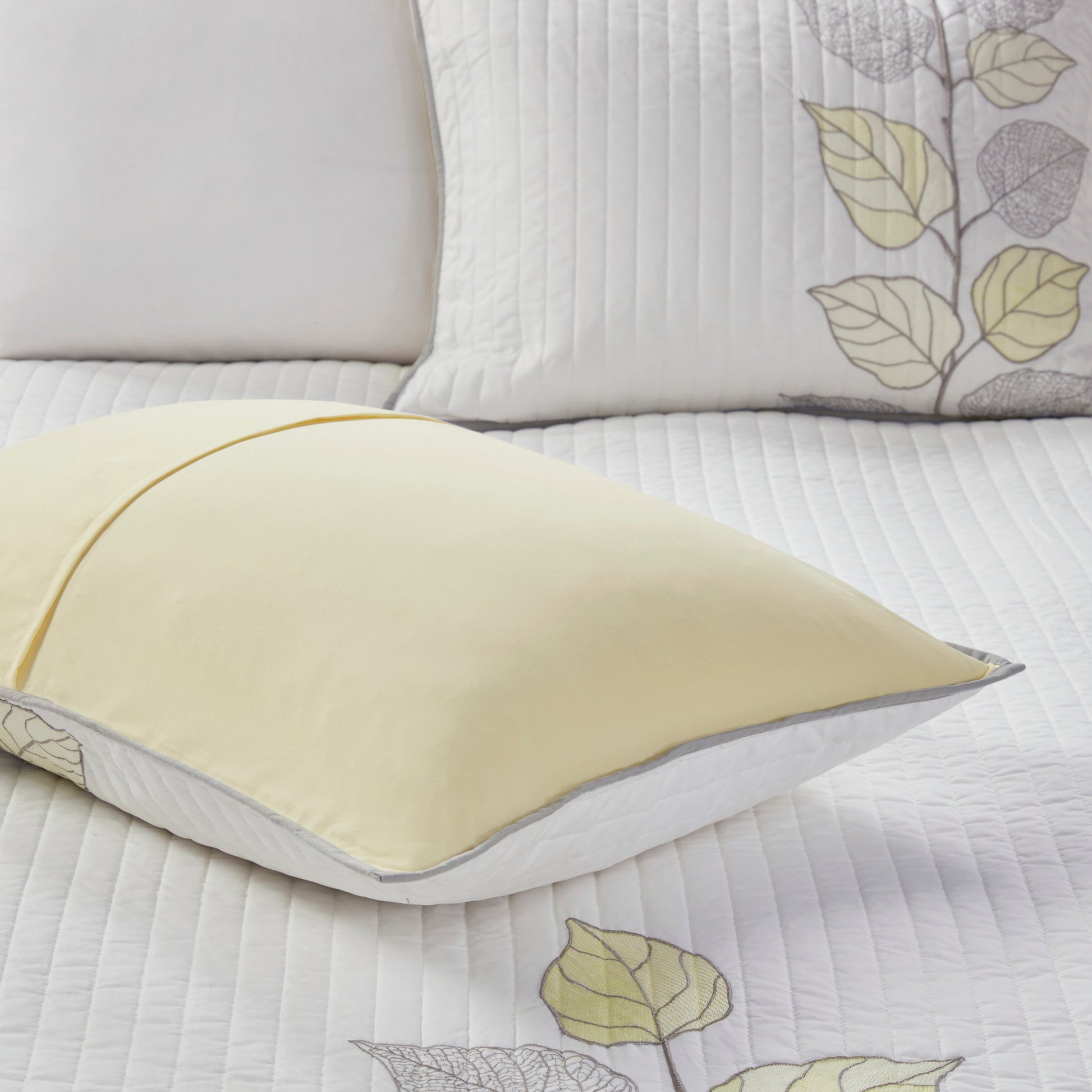 6 Piece Embroidered Quilt Set With Throw Pillows Yellow Full Queen Full Yellow White Cotton