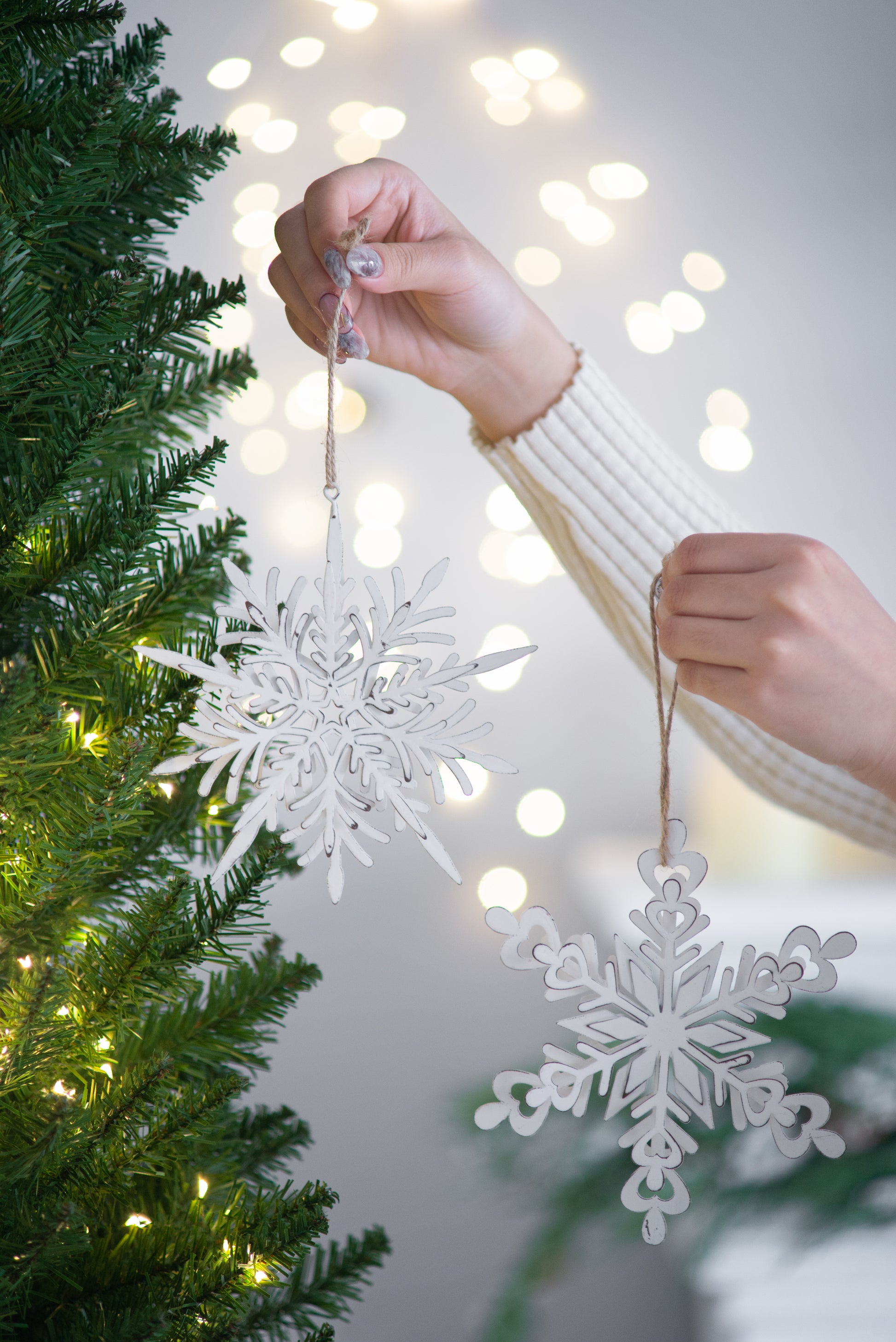 Set Of 6 Iron Snowflake Hanger, Decorative Hanging Ball Christmas Tree Ornaments For Holiday Party Decorations White Iron