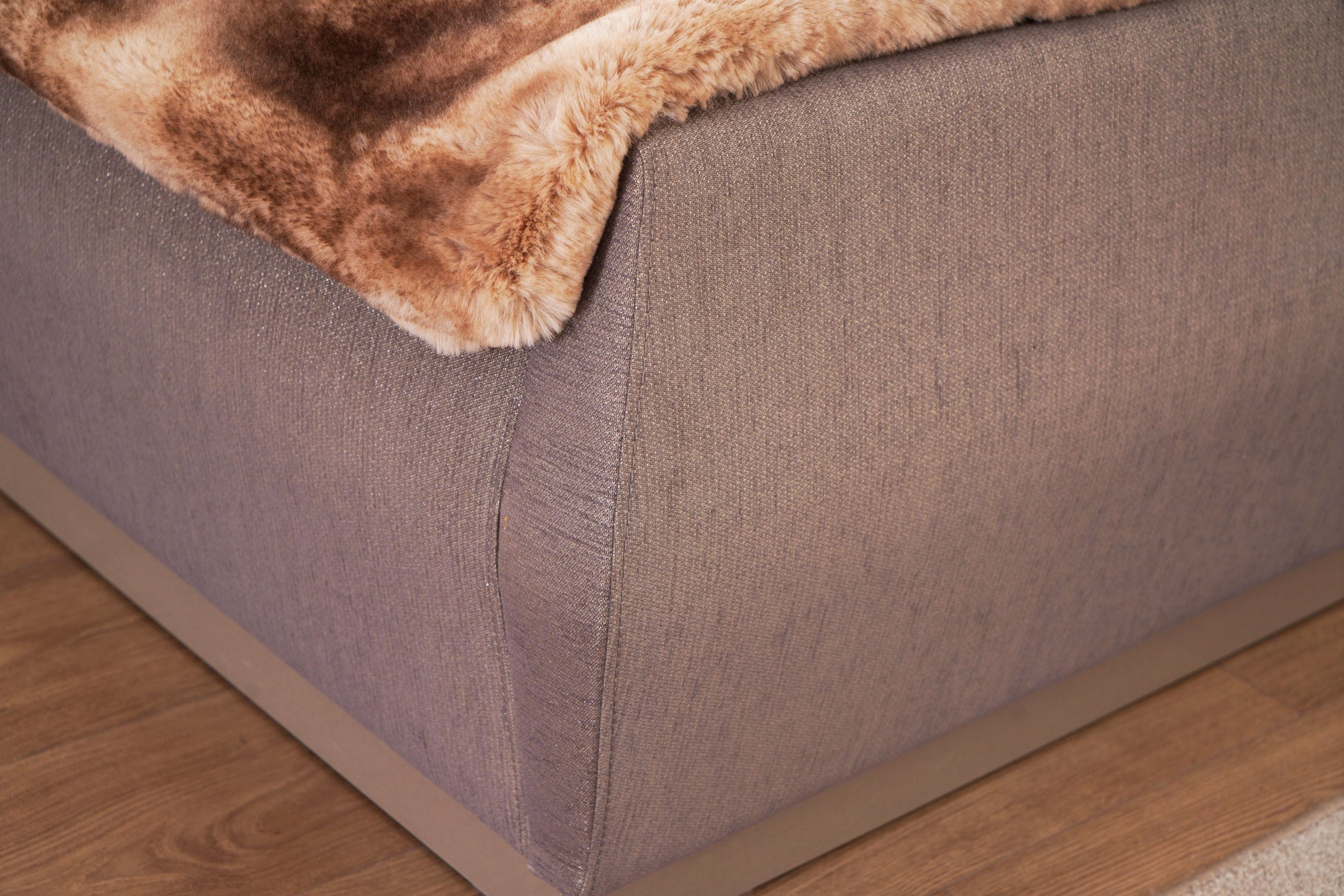 Lorenzo Gold Detailed Tufted Upholstery Queen Bed Made With Wood In Gray Box Spring Not Required Queen Gray Wood Bedroom Modern Acacia Bed Frame Wood