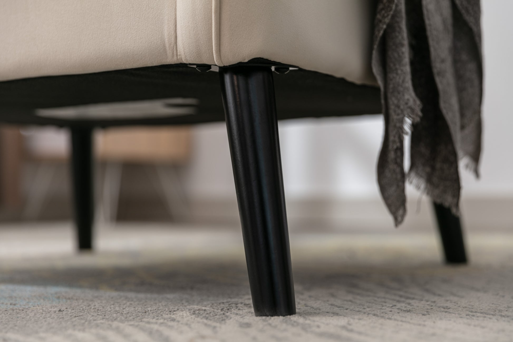 Accent Chair, Kd Solid Wood Legs With Black Painting. Fabric Cover The Seat. With A Cushion. Cream Foam Solid Wood