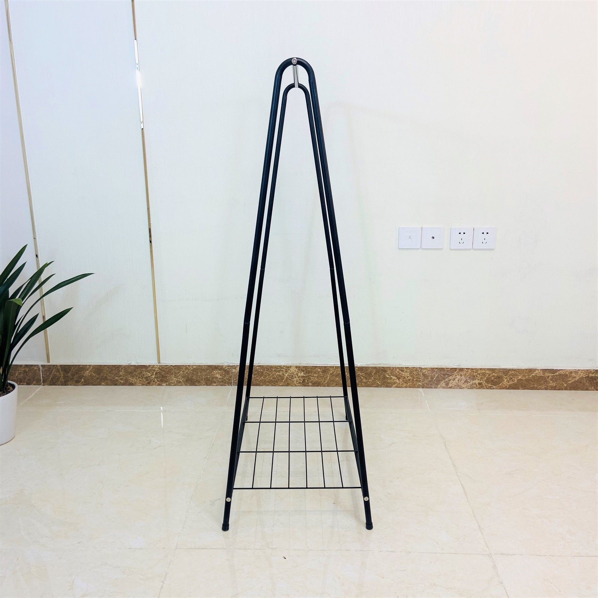 Store Level 1 Ladder To Secure Hangers Black Iron