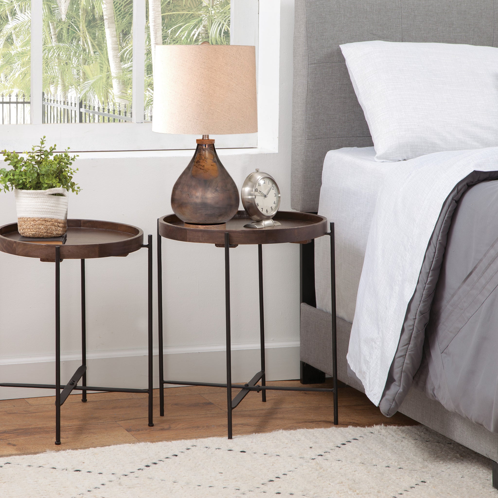 Set Of 2 Modern Round Wood Brown Side Tables With Metal Legs Contemporary Accent Furniture For Living Room, Bedroom, Or Office Stylish And Functional Home D Cor Accessories Brown Wood