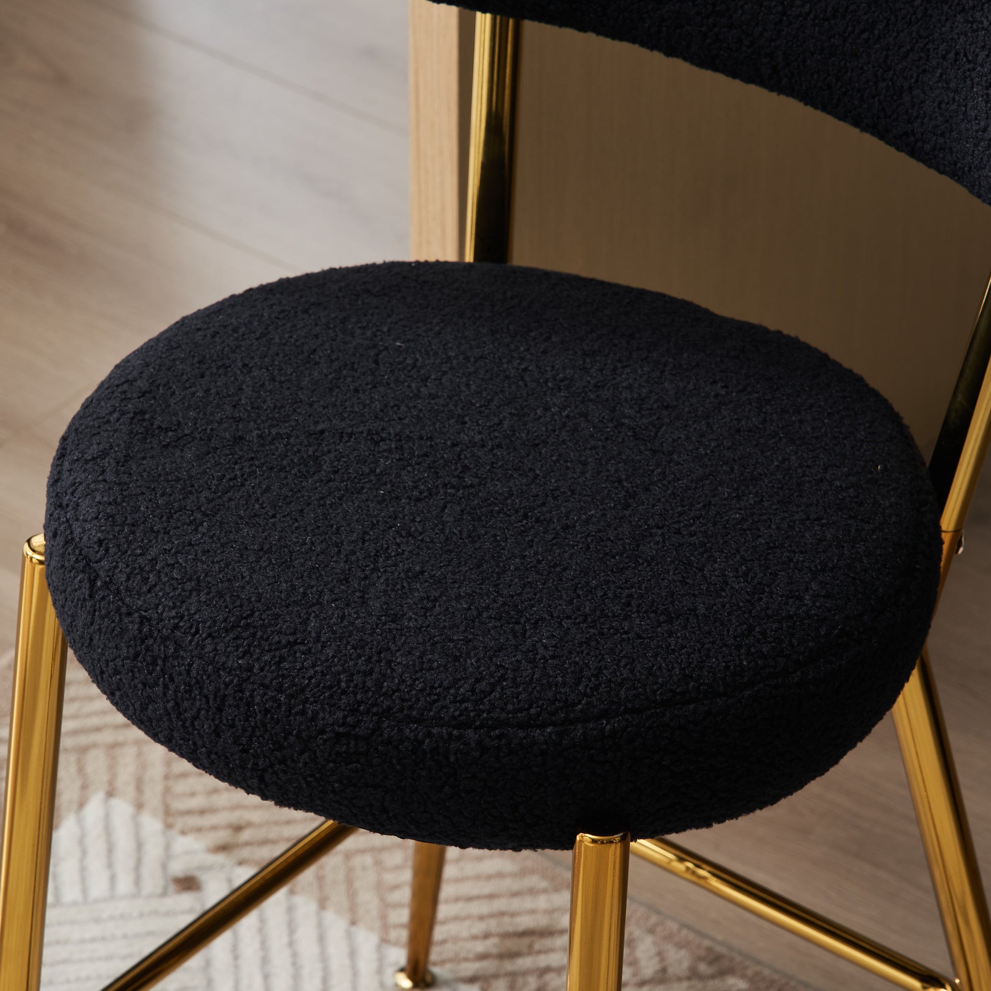 Set Of 4 Modern Teddy Fabric Upholstered Bar Stools Metal Base High Stool Suitable For Kitchen, Dining And Living Room Black Stylish And Comfortable Island Seating Black Metal