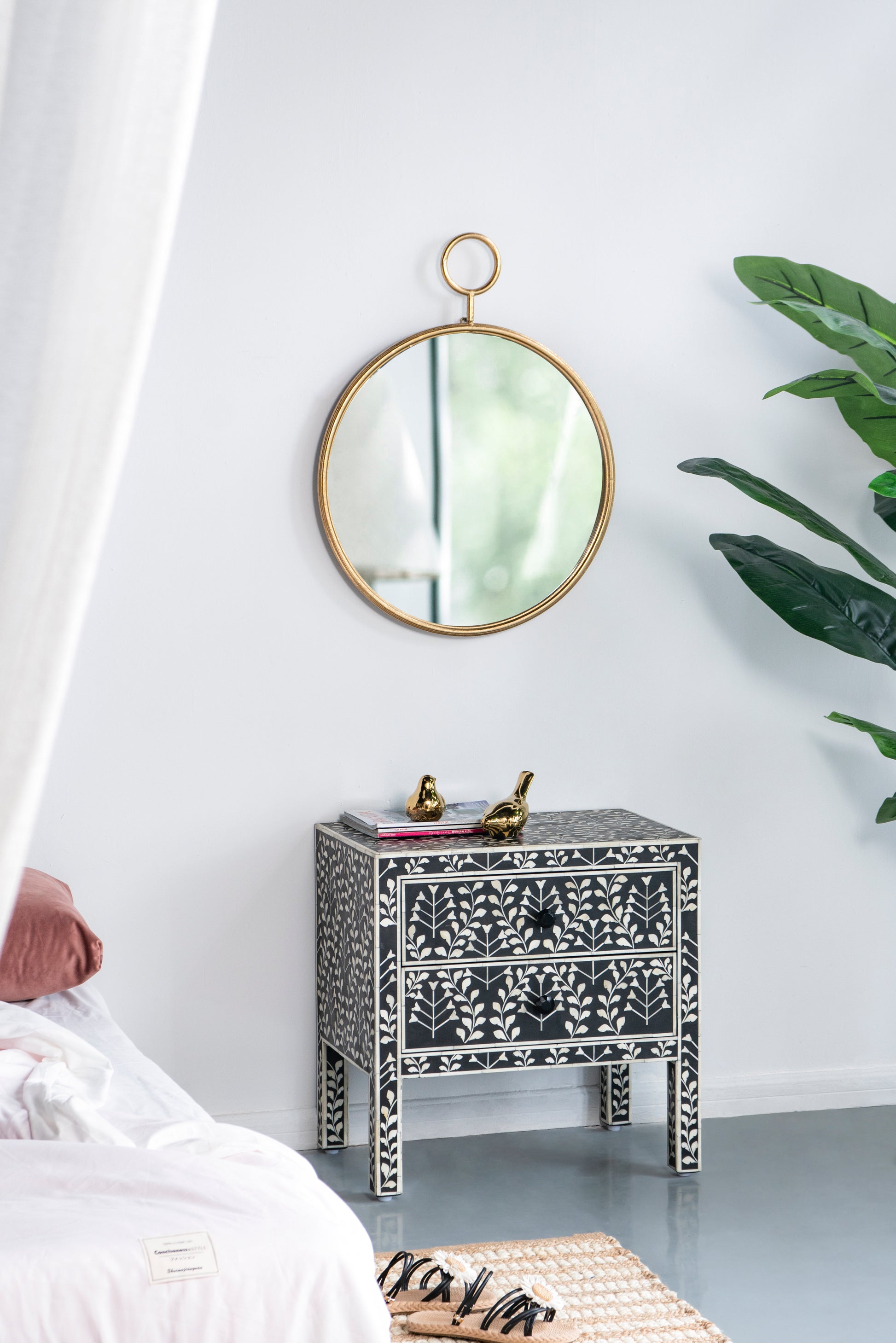 26" X 32" Circle Wall Mirror With Gold Metal Frame, Accent Mirror For Living Room, Entryway, Office Gold Iron