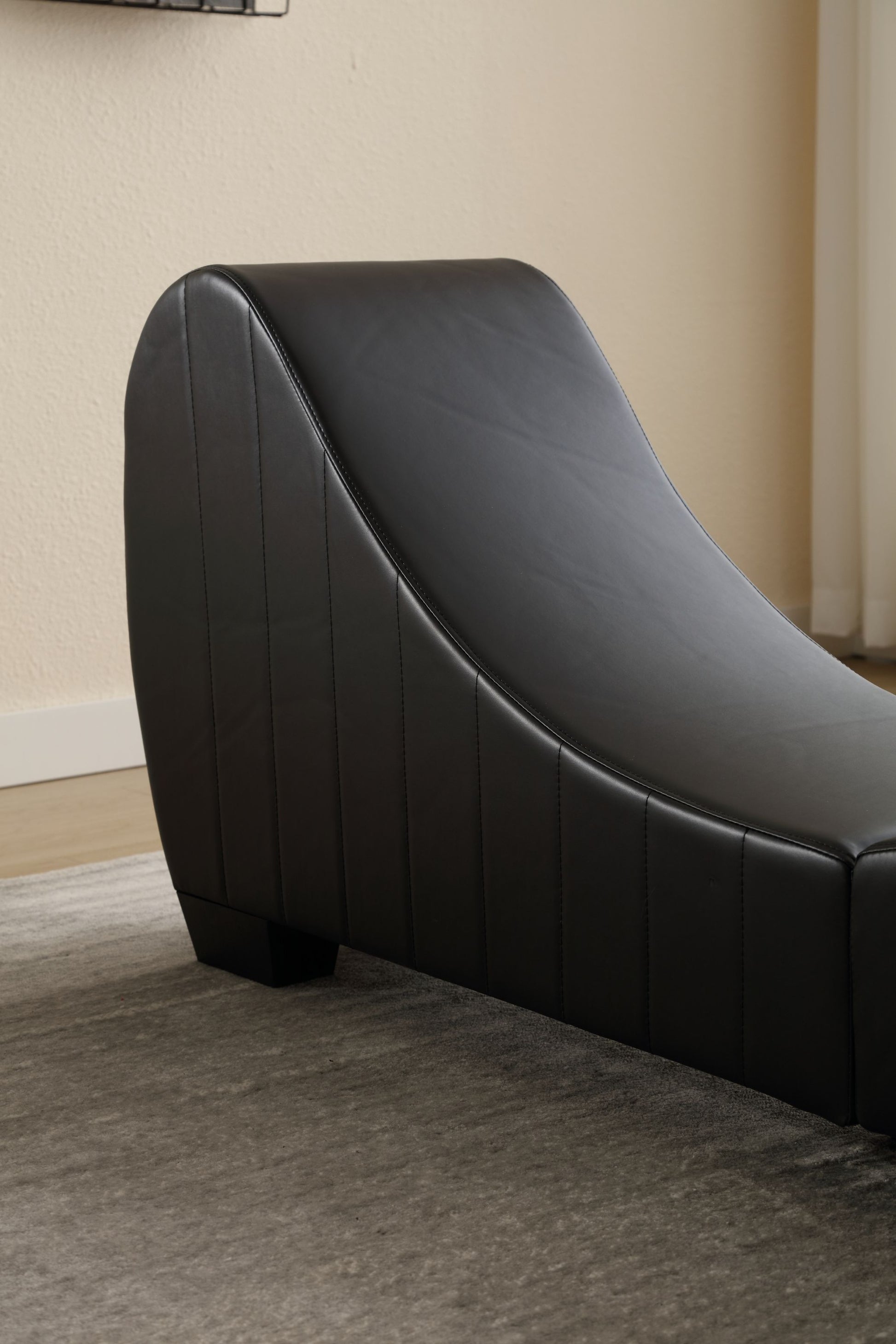 Factory Direct Yoga Chaise Lounge Collection For Stretching & Relaxation Modern Faux Leather Curved Sofa, Modern Faux Leather Curved Sofa, Living Room Bedroom Accent Black American Design Plywood Pvc