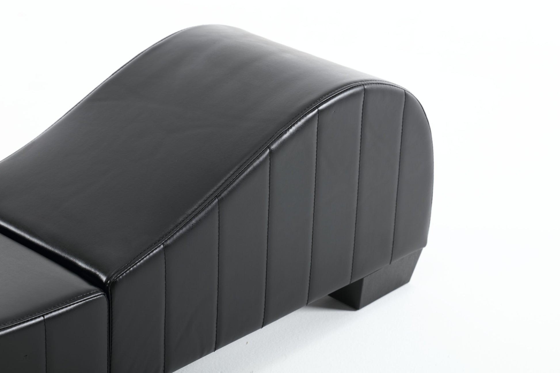 Factory Direct Yoga Chaise Lounge Collection For Stretching & Relaxation Modern Faux Leather Curved Sofa, Modern Faux Leather Curved Sofa, Living Room Bedroom Accent Black American Design Plywood Pvc