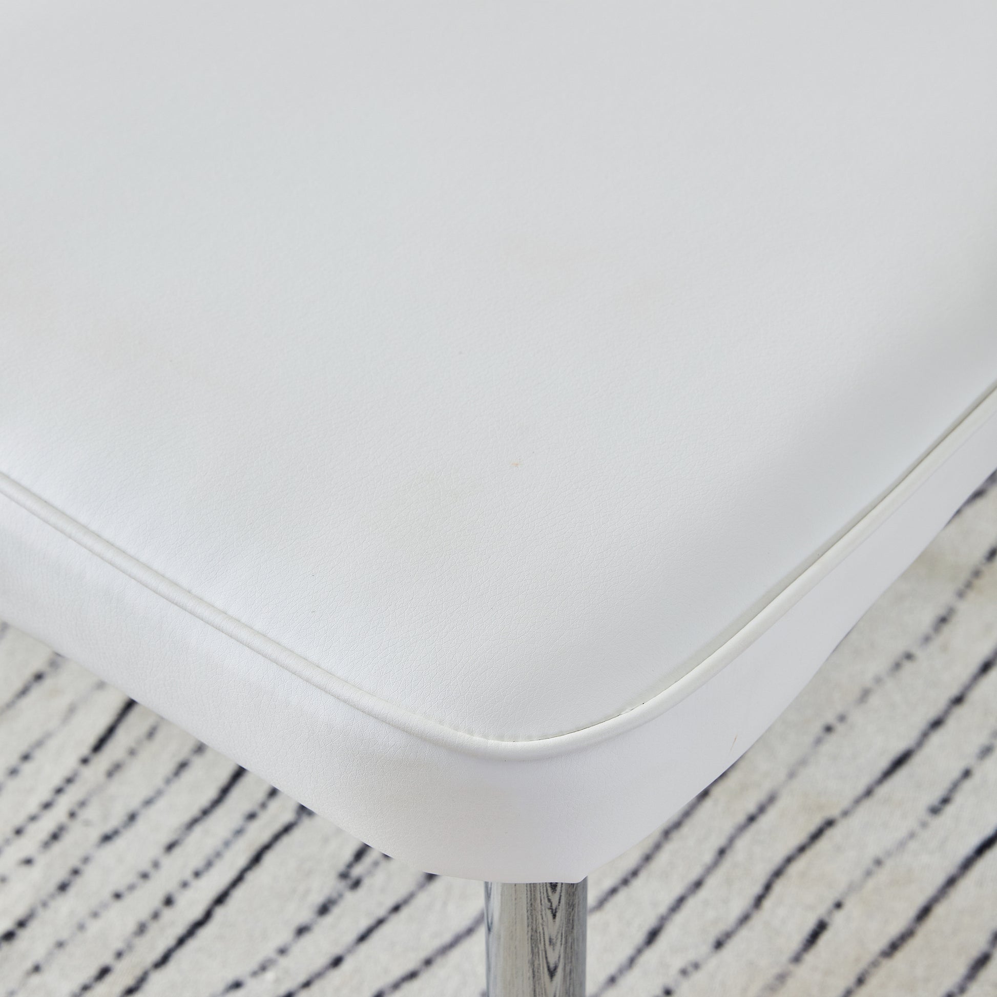 Modern Minimalist Dining Chairs, Office Chairs. 4 Piece Set Of White Pu Seats With Silver Metal Legs. Suitable For Restaurants, Living Rooms, And Offices. C 008 White Pu