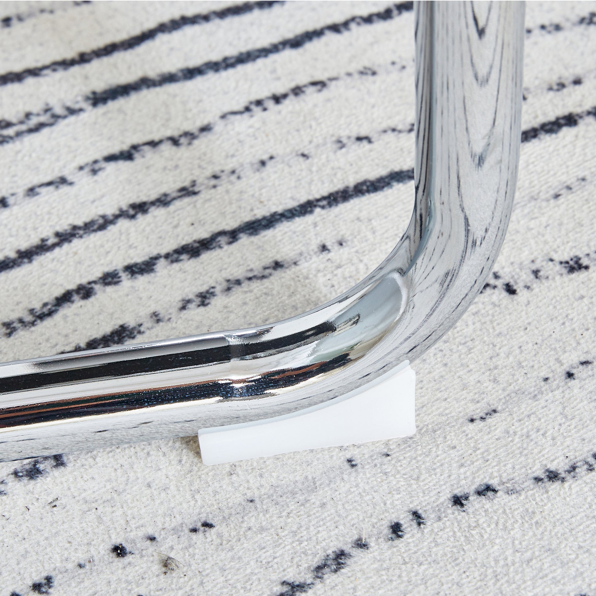 Table And Chair Set. 1 Table 4 Chairs Set A Circular Dining Table With A 40 Inch Diameter Glass Tabletop And Electroplated Metal Legs. 4 White Pu Chairs Dt 1164 001 Transparent Seats 4 Glass