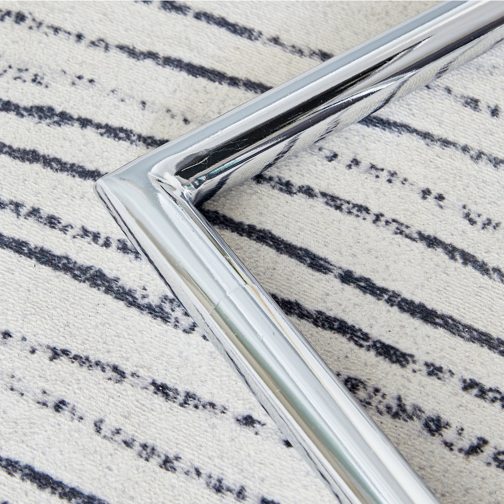 Table And Chair Set. 1 Table 4 Black Chairs Round Dining Table With A 40 Inch Diameter Glass Tabletop And Silver Plated Metal Legs. 4 Black Pu Chairs Dt 1164 001 Transparent Seats 4 Glass