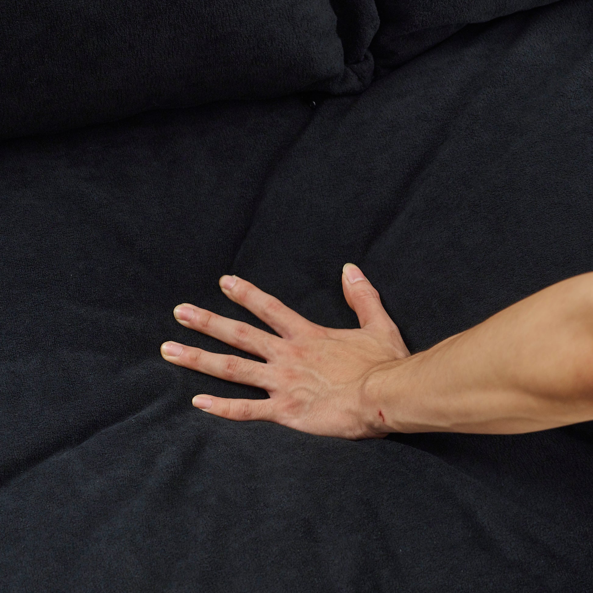 Video Mh" 88.5 Modern Sailboat Sofa Dutch Velvet 3 Seater Sofa With Two Pillows For Small Spaces In Living Rooms, Apartments Black Wood Primary Living Space Pine Foam Fabric 3 Seat