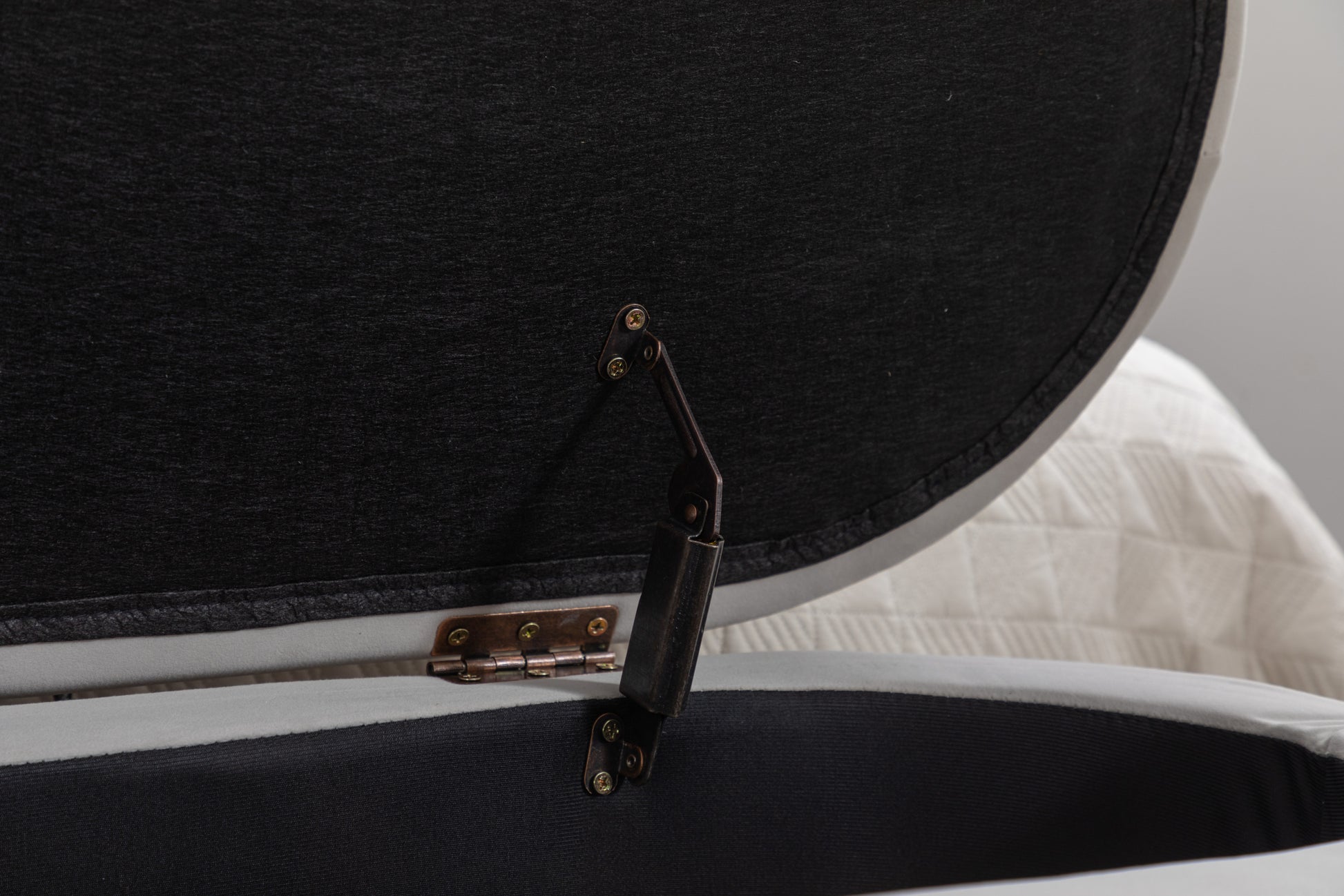 036 Velvet Fabric Storage Bench Bedroom Bench With Wood Legs For Living Room Bedroom Indoor,Light Gray Tufted Light Gray Velvet Bedroom Solid Modern Eucalyptus Internal Storage Foam Velvet