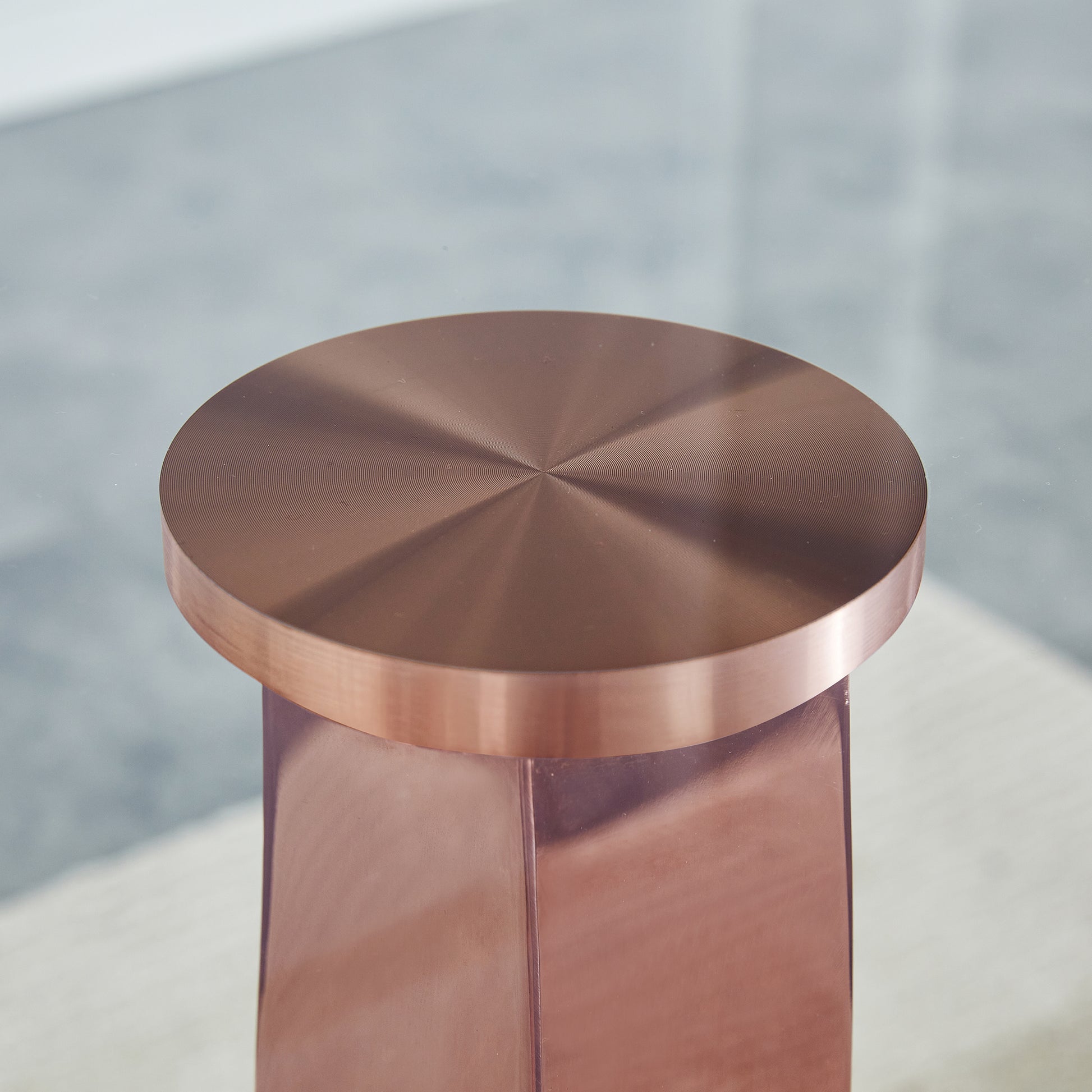 Modern Minimalist Rectangular Glass Dining Table, 0.4 "Thick, Tempered Glass Tabletop, Rose Gold Colored Legs. Used In Kitchen, Dining Room, And Living Room 63" * 31.5 "* 29.5" F 1548 Rose Gold Glass