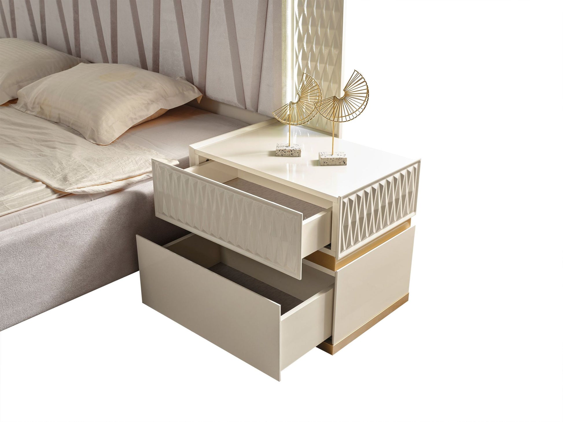 Delfano Modern Style 5 Pc Queen Bedroom Set Made With Wood In Beige Box Spring Not Required Queen Beige Wood 5 Piece Set Bedroom Bed Included,Chest Included,Dresser Included,Mirror Included,Nightstand Included Contemporary,Modern Solid Wood Mdf Velvet