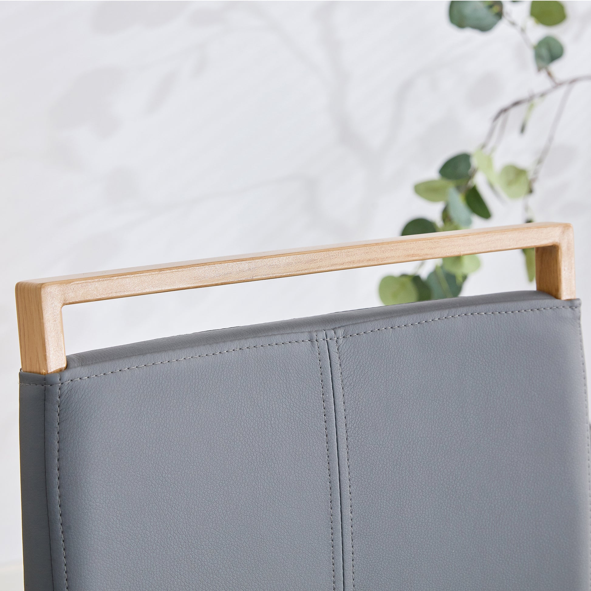 A Table With Four Chairs. Glass Dining Table With 0.39 "Tempered Glass Tabletop And Wooden Metal Legs. Pu Leather High Backrest Cushioned Side Chair With C Shaped Chrome Metal Legs. Transparent Glass