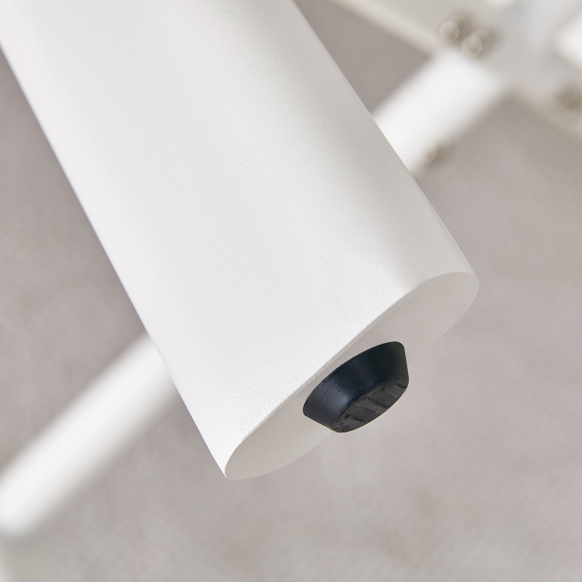 A Modern Minimalist Circular Dining Table With A 42 Inch Diameter White Patterned Tabletop And White Metal Legs. Suitable For Restaurants, Living Rooms, And Conference Rooms. White Mdf Metal