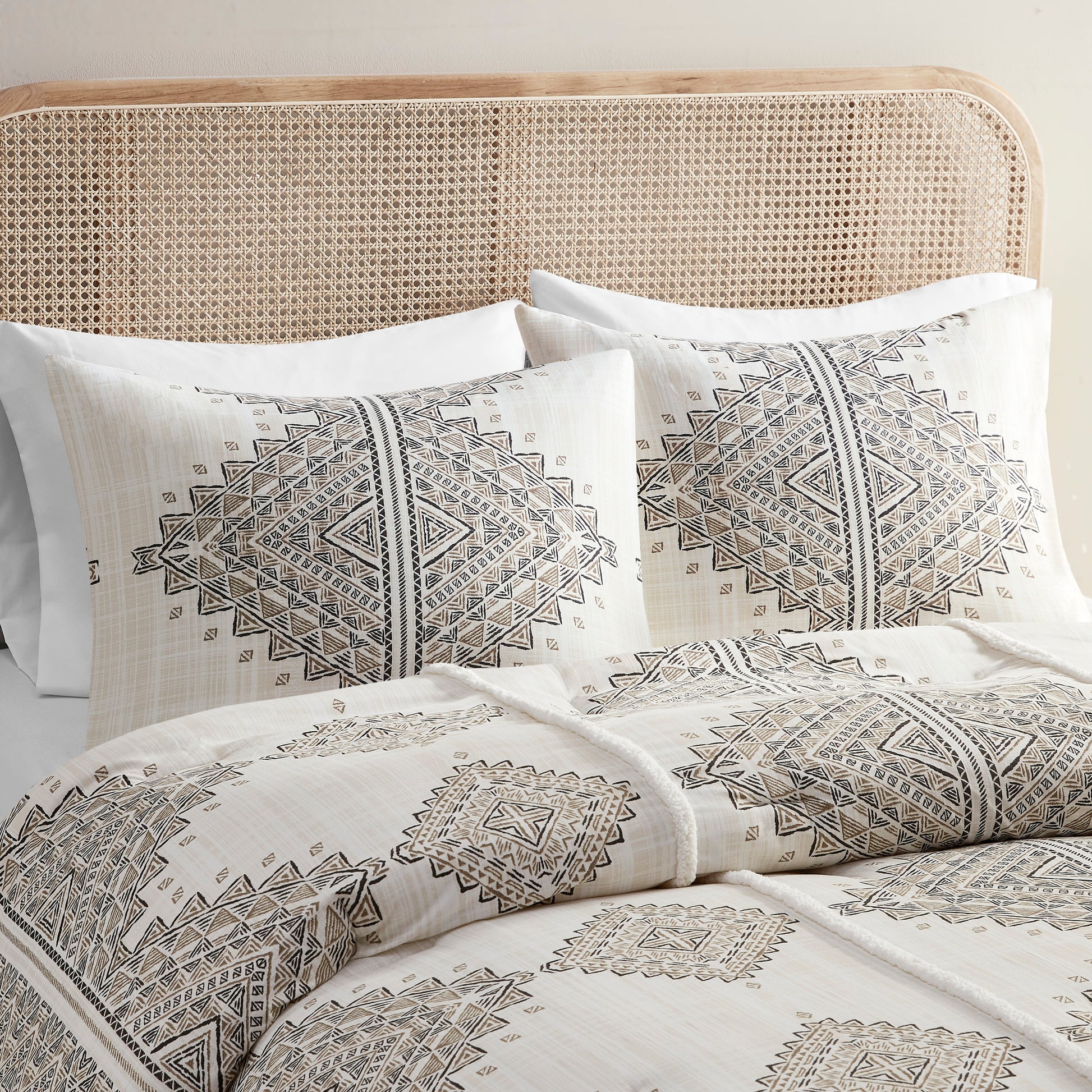 4 Piece Printed Comforter Set With Throw Pillow Black Ivory King Cal King King Black Ivory Polyester