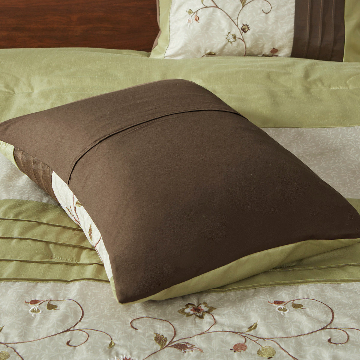 Embroidered 7 Piece Comforter Set Green Queen Queen Green Polyester