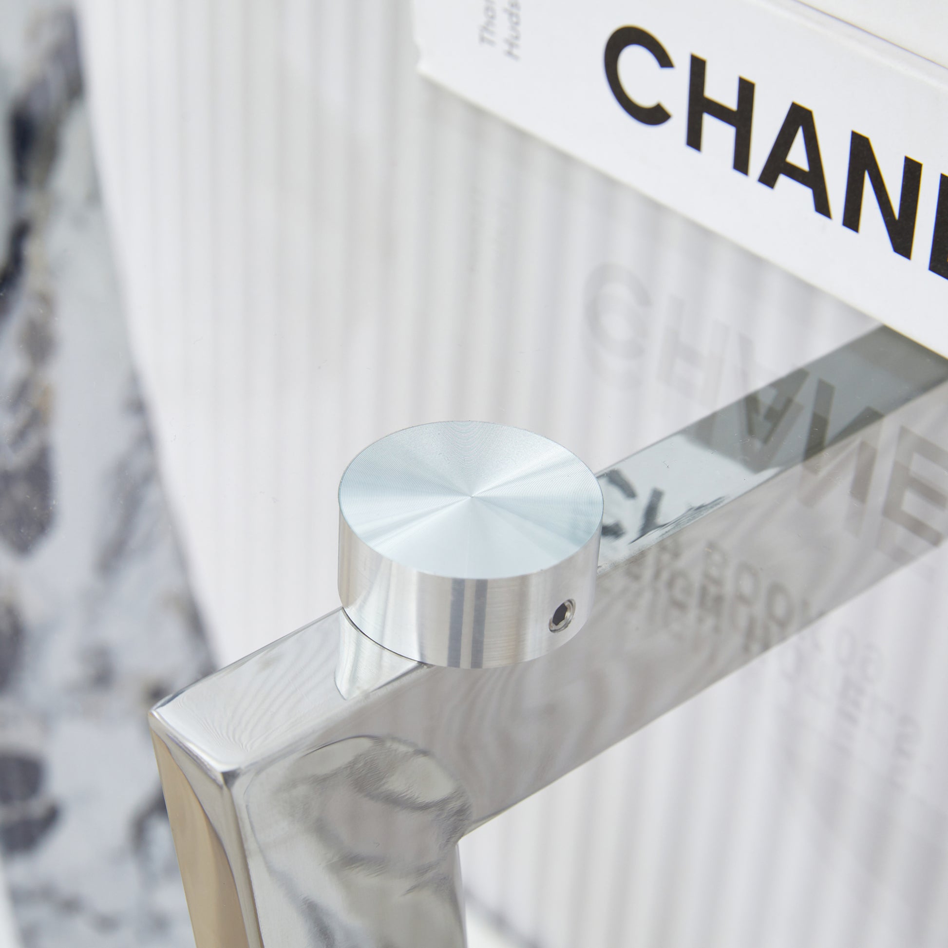 Modern Minimalist Rectangular Glass Table With 0.39 "Tempered Glass Top And Mdf White Patterned Sticker Legs For Entrance And Living Room. Transparent Glass