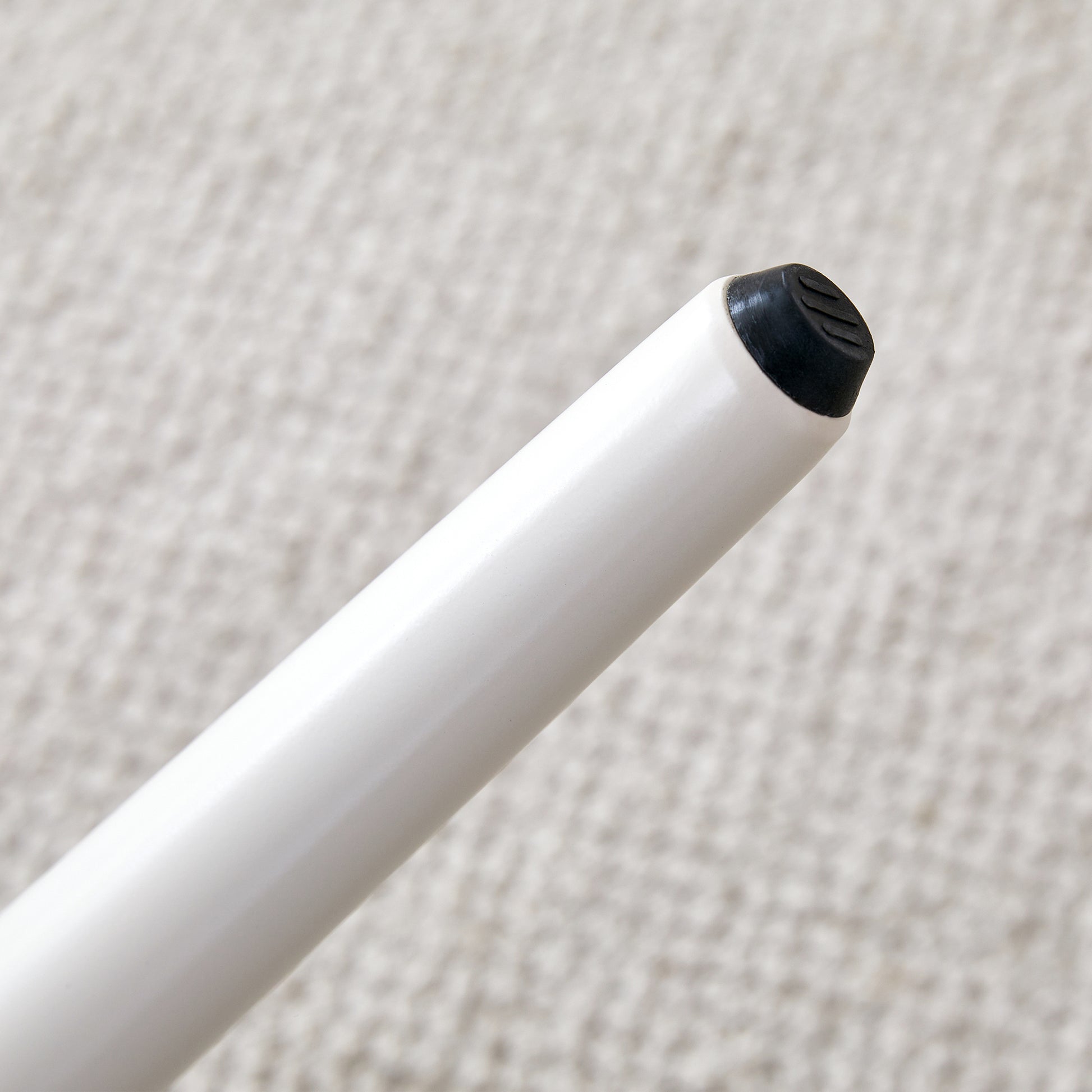 Table And Chair Set, Mdf Desktop, White Metal Table Legs, Stable And Beautiful, Suitable For Most Styles Of Home. Modern Simple Dining Table, Comfortable Seating. White Seats 4 Mdf