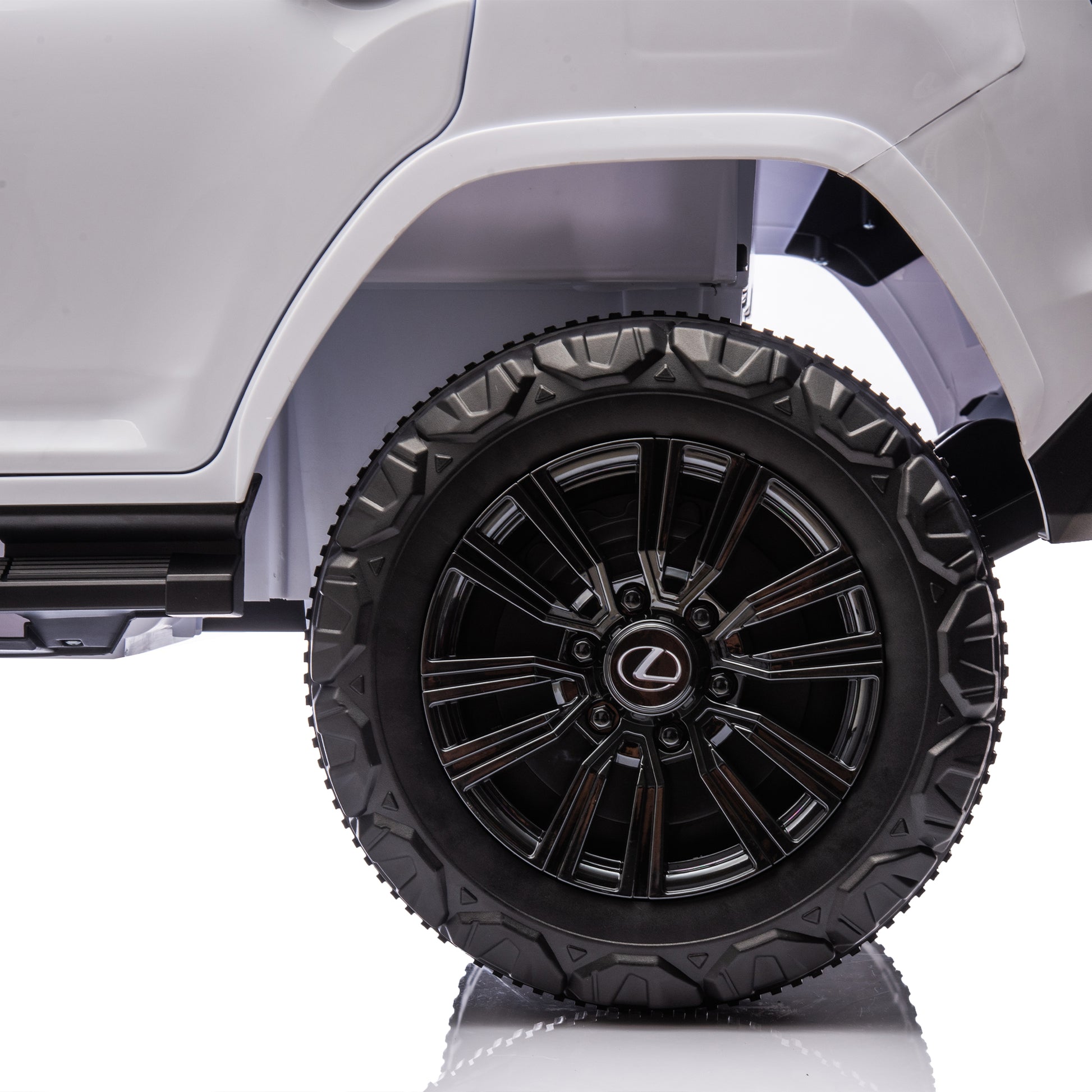 Licensed Lexus Lx600 24V Two Seater Kids Ride On Car W Parents Control,Seat Width 20 Inches,2Wd,Four Wheel Suspension,Bluetooth,Mp3,Music,Adjustable Volume,Power Display,Speeds 1.86 3.11Mph For Kids. White Polypropylene