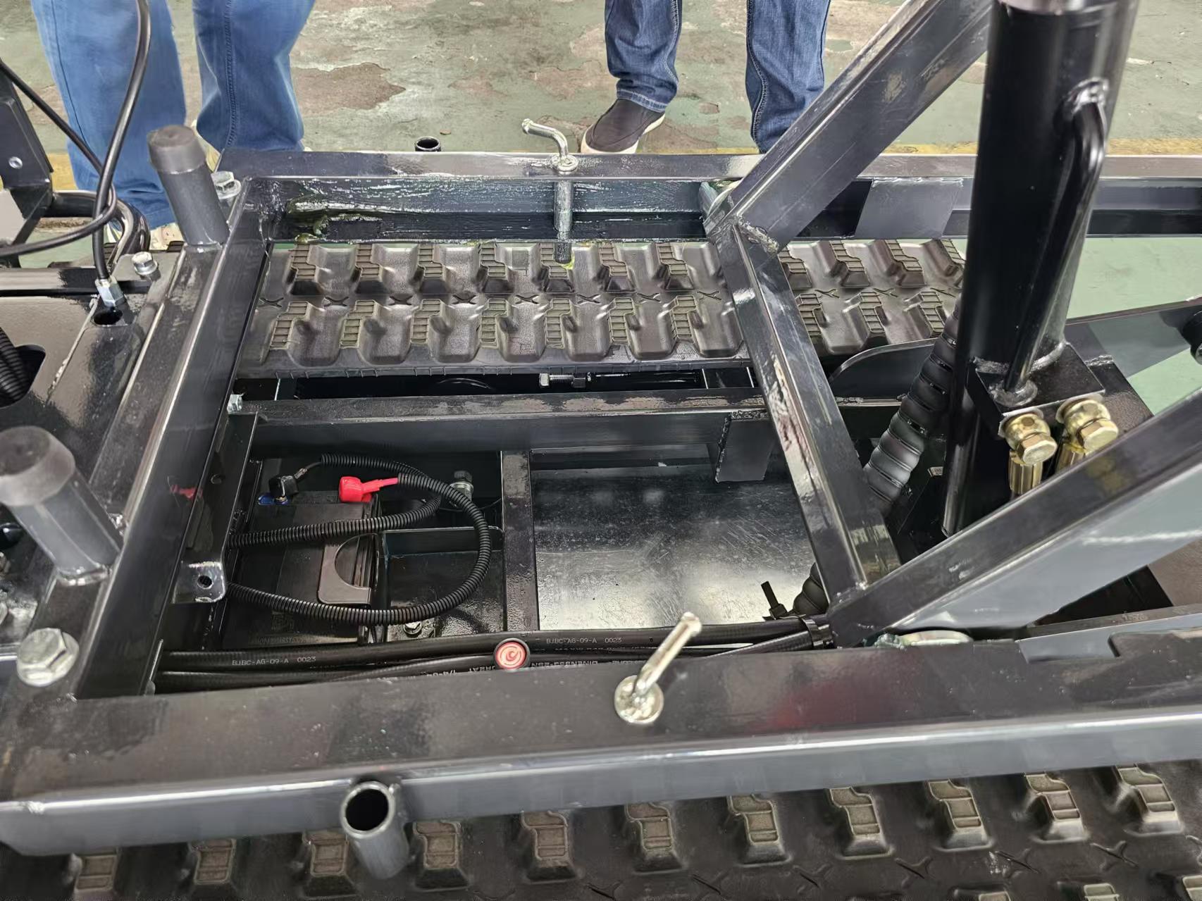 All Terrain Mini Dumper Dump Truck Crawler Small Rubber Crawler Transport Truck Mini Tracked Dumper Black Red Iron