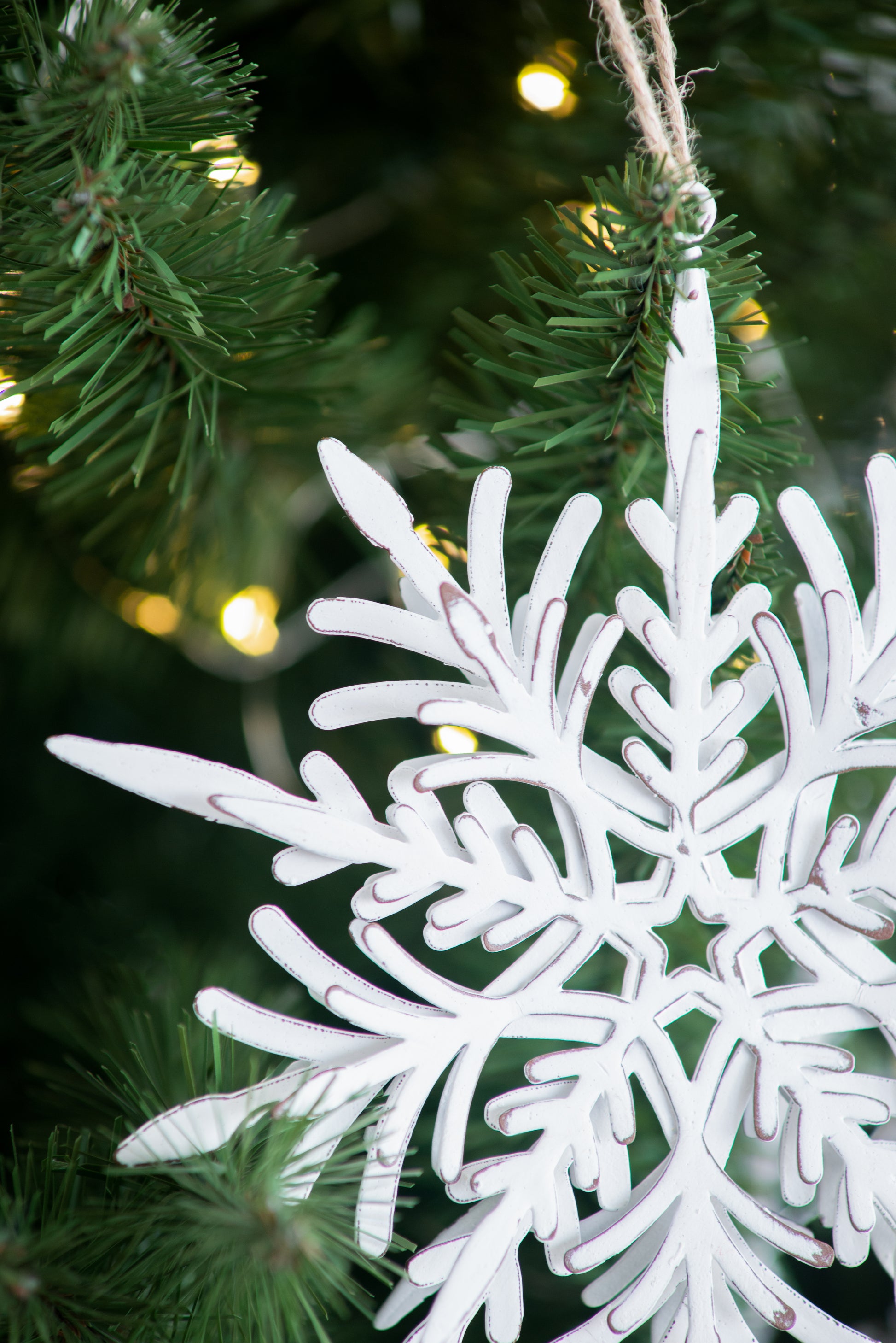 6.1X1.8X6.3" Iron Snowflake Hanger, Decorative Hanging Ball Christmas Tree Ornaments For Holiday Party Decorations, Set Of 6 White Iron