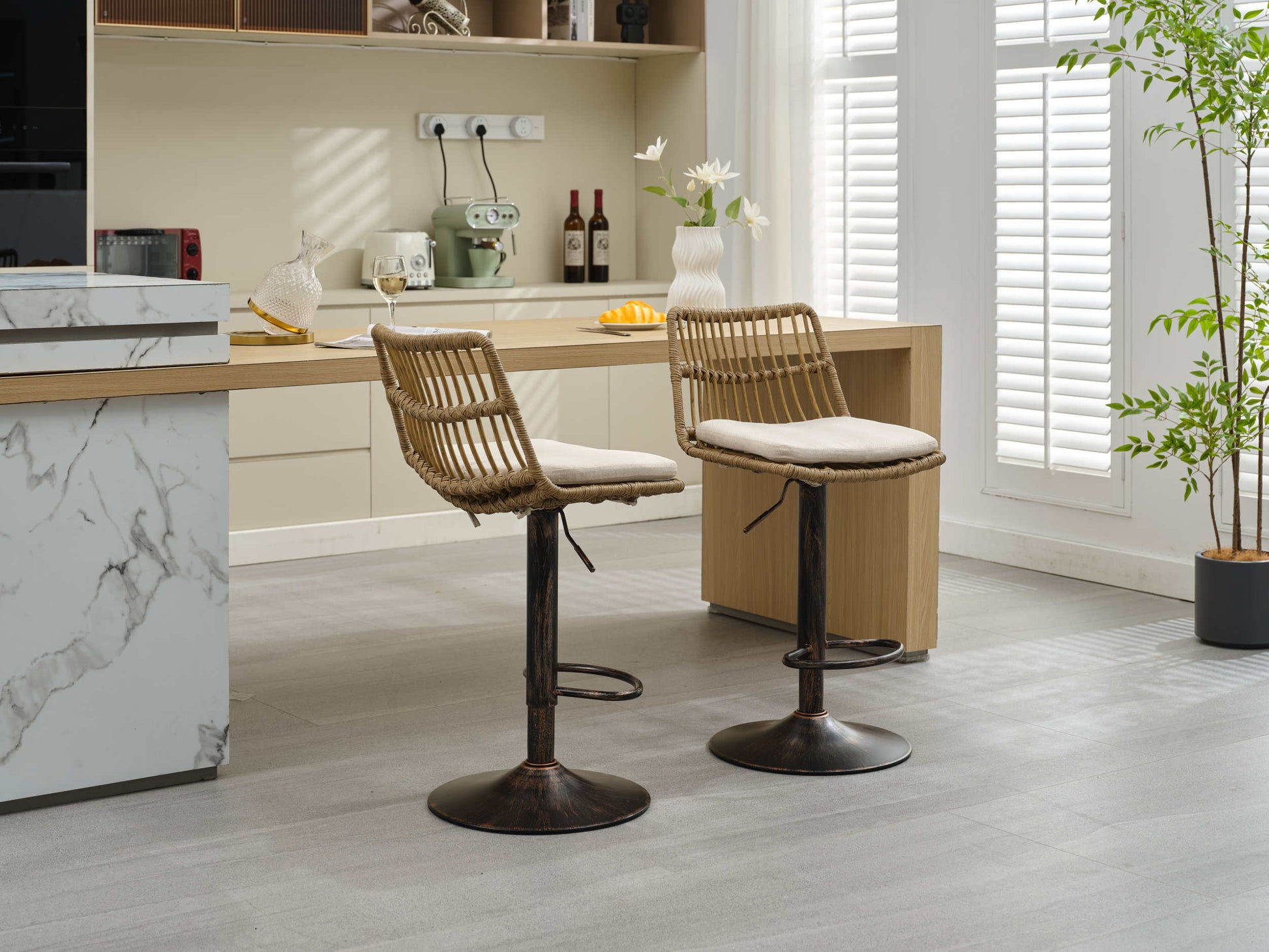 Set Of 2 Rattan Bar Stool, 360 Swivel Bar Chair, Counter Height Chair With Footrest For Kitchen, Dining Room Beige Wicker