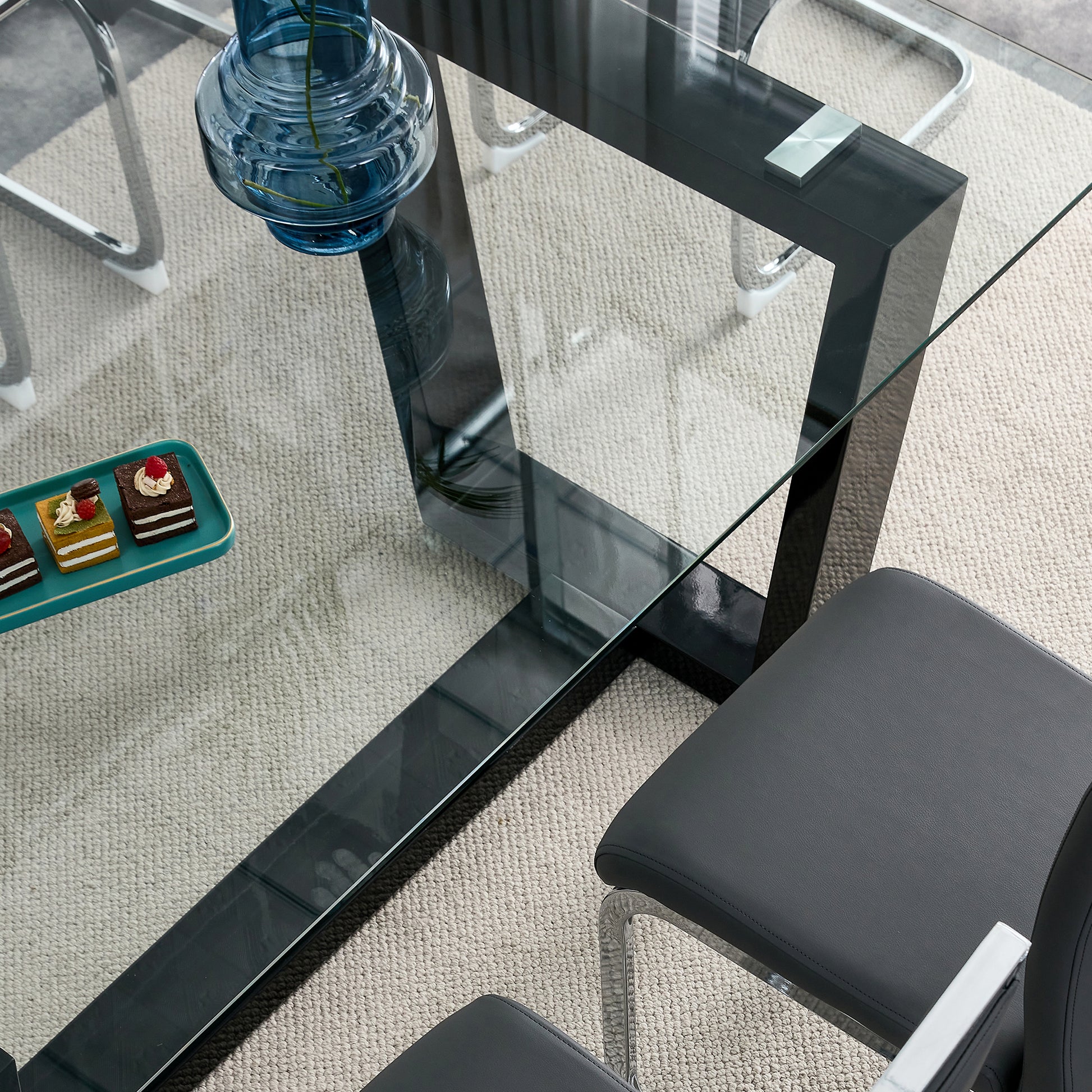 Seating 6 8 People, This Modern, Minimalist Rectangular Dining Table Features A Tempered Glass Top And A Sleek Black Mdf Stand. Suitable For Kitchen, Dining Room, Living Room, Meeting Room Transparent Mdf Glass