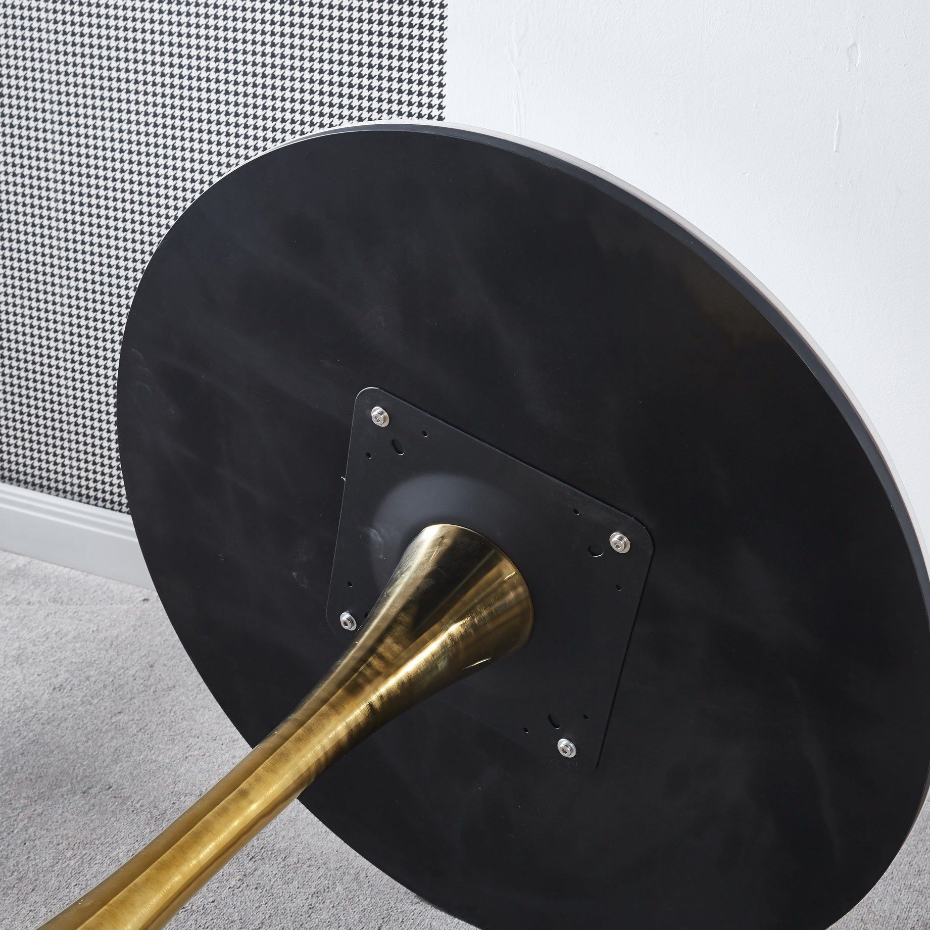 31.5"Golden And White Tulip Table Mid Century Dining Table For 2 4 People With Round Mdf Table Top, Pedestal Dining Table, End Table Leisure Coffee Table,Ceramic And Mdf Top Golden Mdf