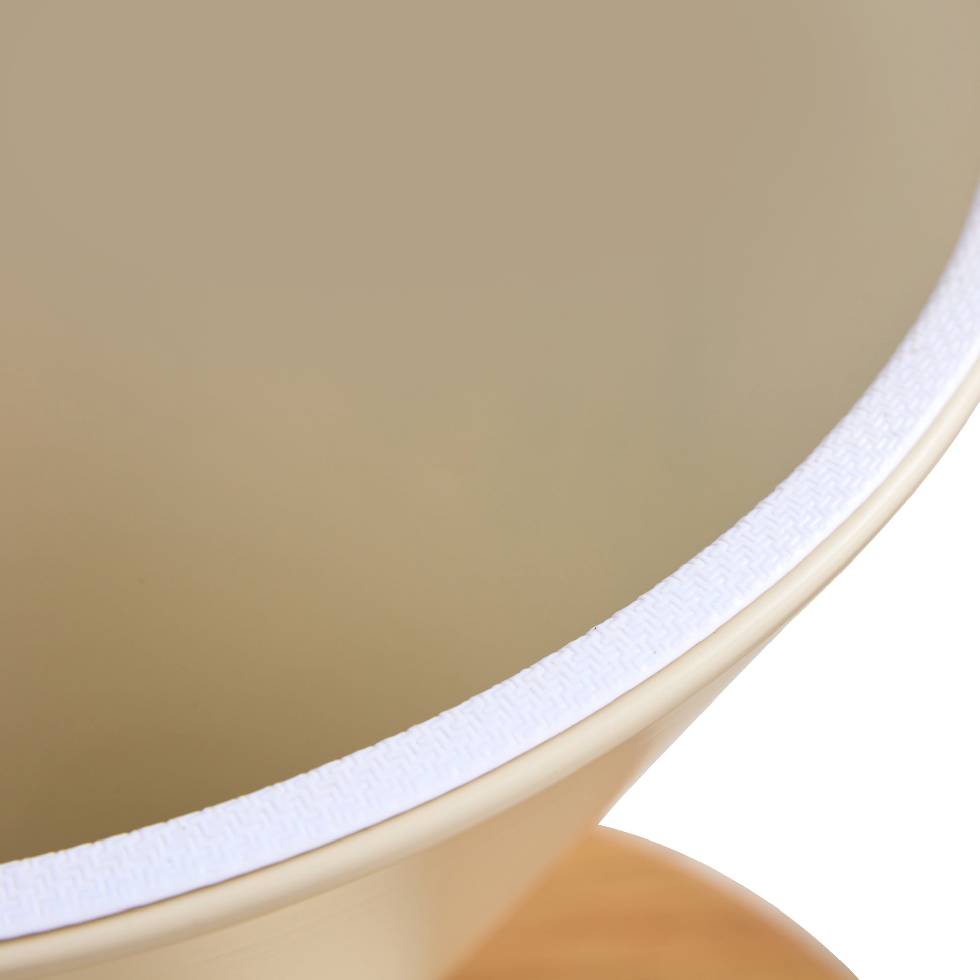 Set Of 2 Coffee Round Tables With A Wulnut Wooden Look Top And White Steel Base Milk White Primary Living Space Antique Freestanding Round Laminated Coffee & End Tables Round Metal