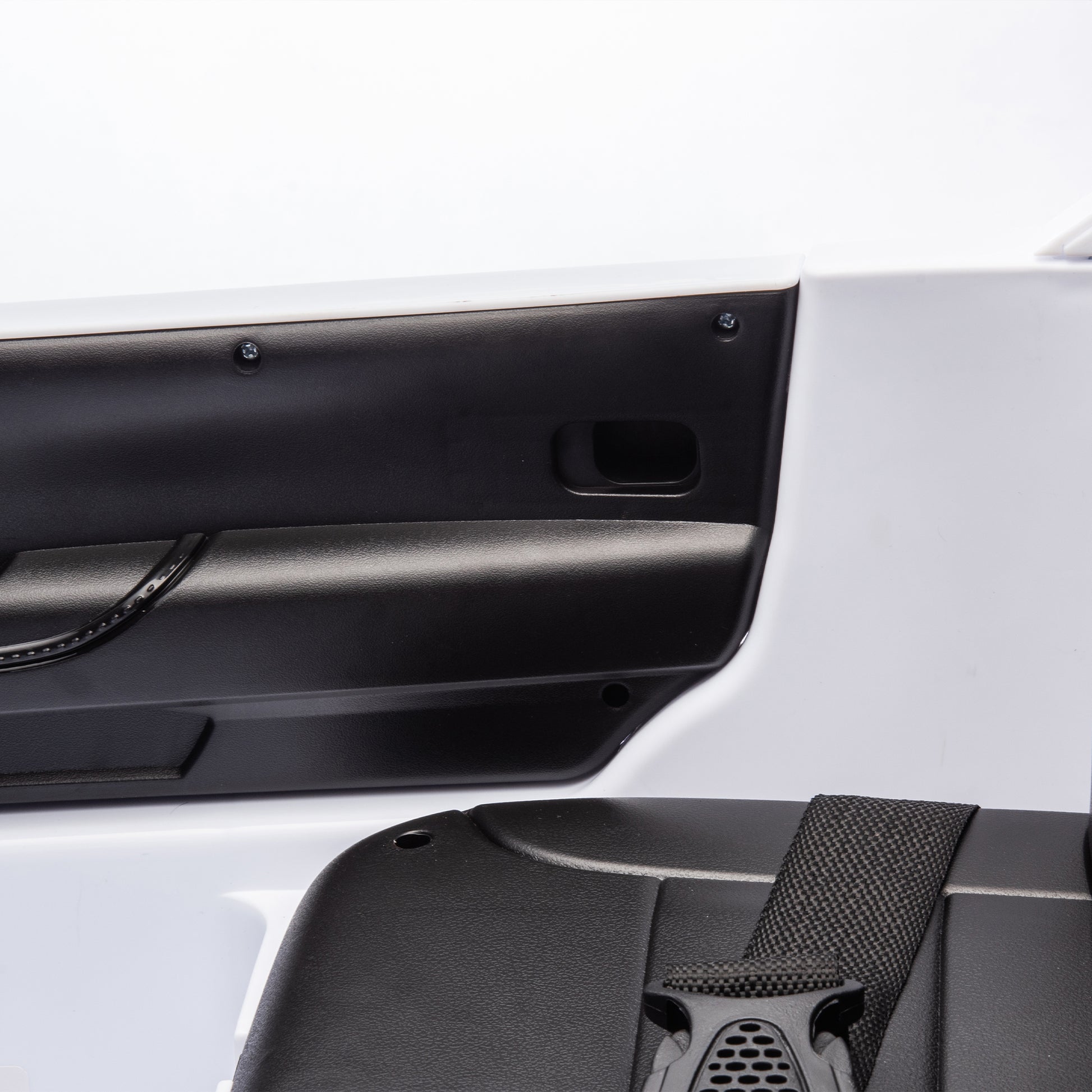 Licensed Lexus Lx600 24V Two Seater Kids Ride On Car W Parents Control,Seat Width 20 Inches,2Wd,Four Wheel Suspension,Bluetooth,Mp3,Music,Adjustable Volume,Power Display,Speeds 1.86 3.11Mph For Kids. White Polypropylene