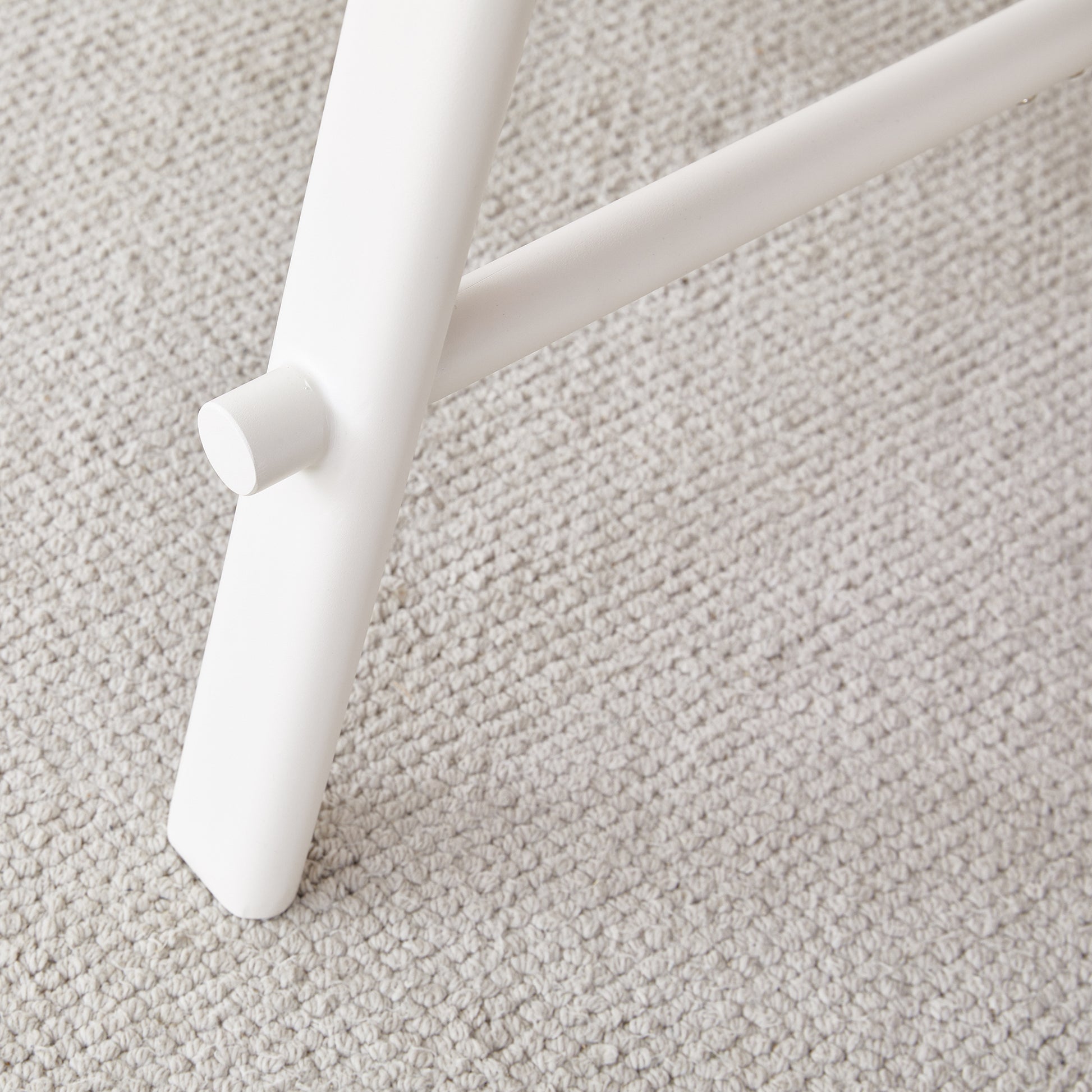 Table And Chair Set, Mdf Desktop, White Metal Table Legs, Stable And Beautiful, Suitable For Most Styles Of Home. Modern Simple Dining Table, Comfortable Seating. White Seats 4 Mdf