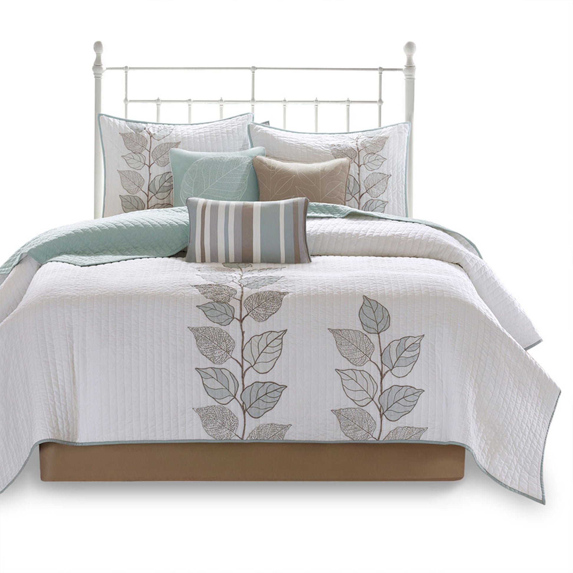 6 Piece Embroidered Quilt Set With Throw Pillows Blue King Cal King King White Blue Cotton