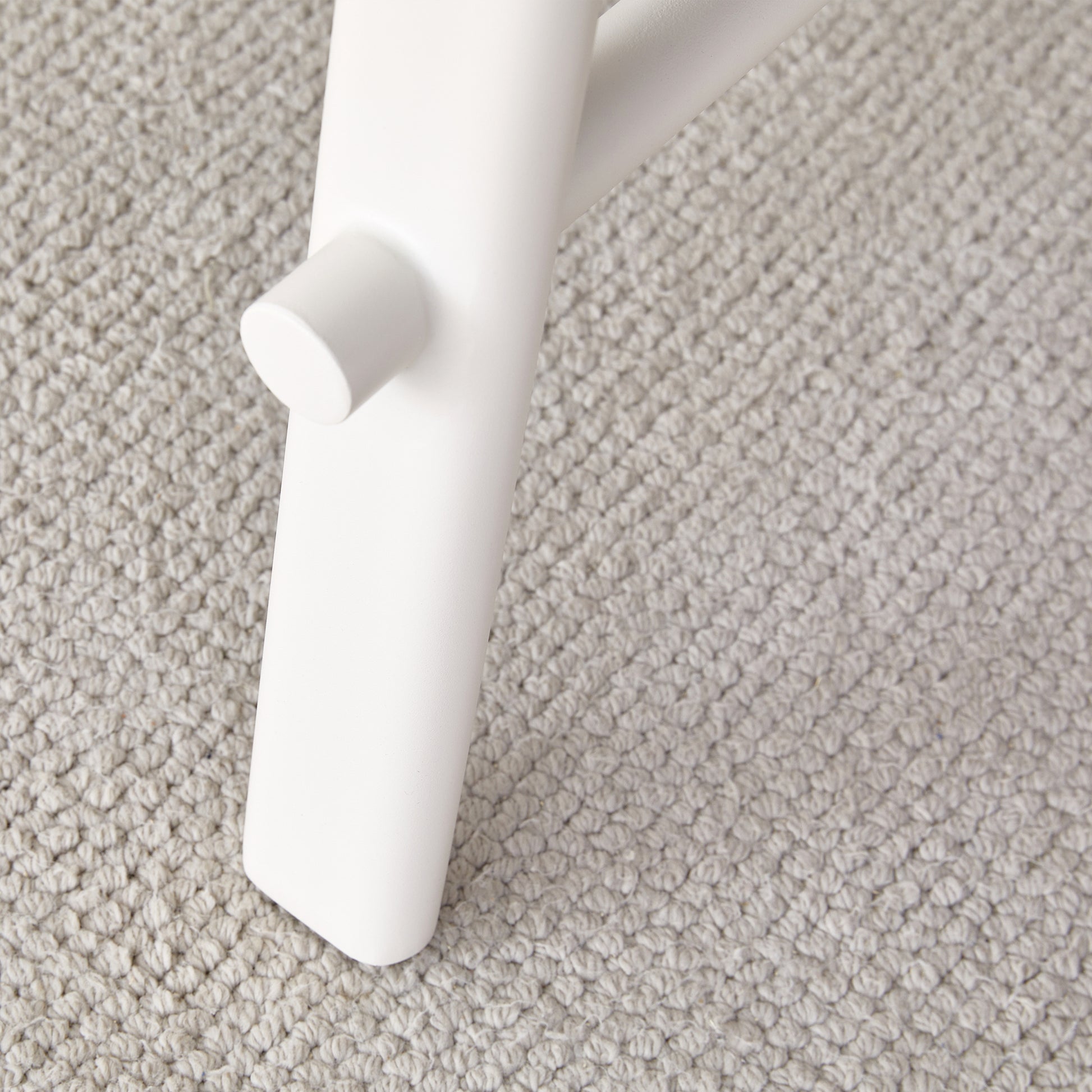 Table And Chair Set, Mdf Desktop, White Metal Table Legs, Stable And Beautiful, Suitable For Most Styles Of Home. Modern Simple Dining Table, Comfortable Seating. White Seats 4 Mdf