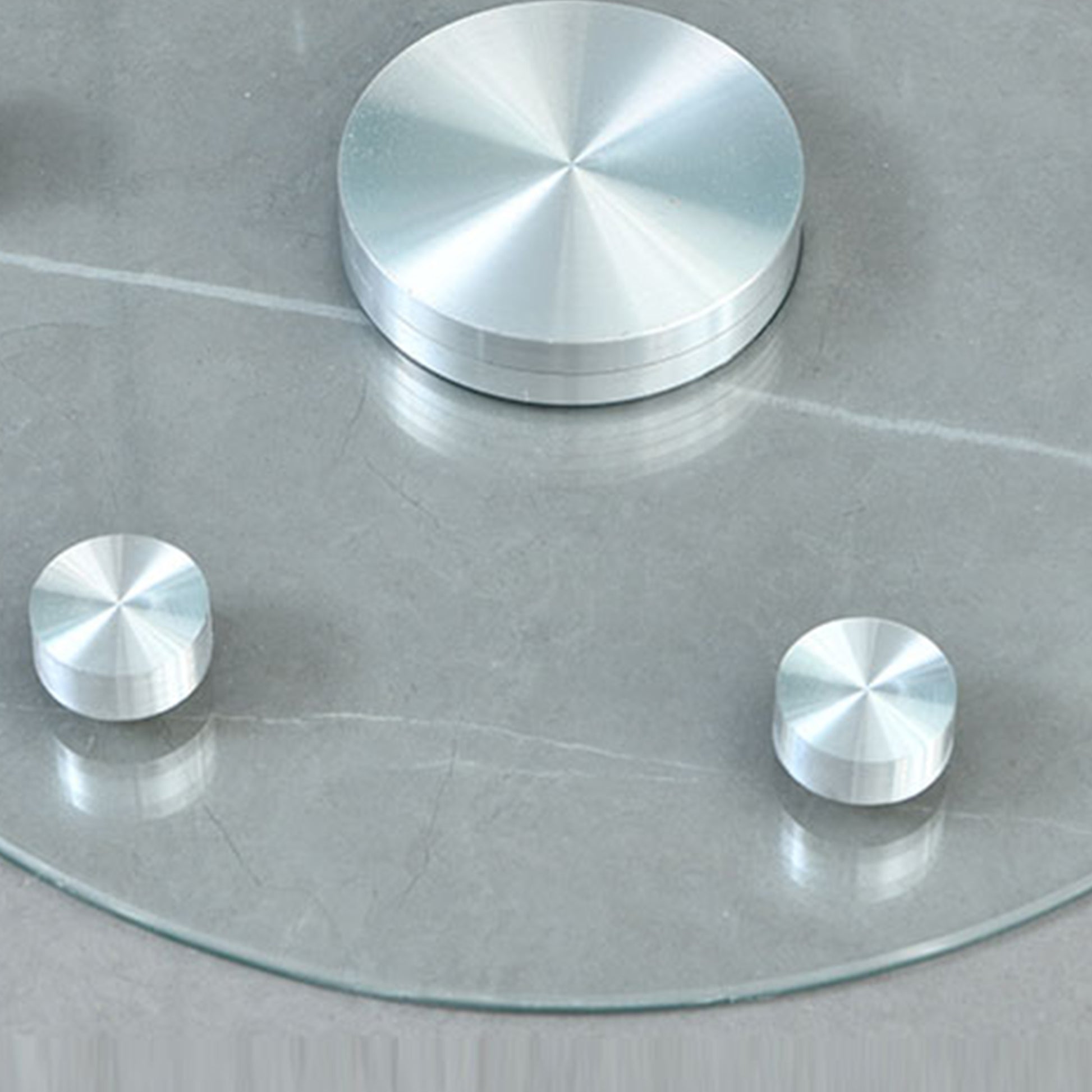 Double Layer Rotatable Round Glass.The Rotatable Design Makes It More Convenient To Retrieve And Place Items.The Upper Glass Has A Diameter Of 24 Inches, While The Lower Glass15 Inches. Transparent Glass