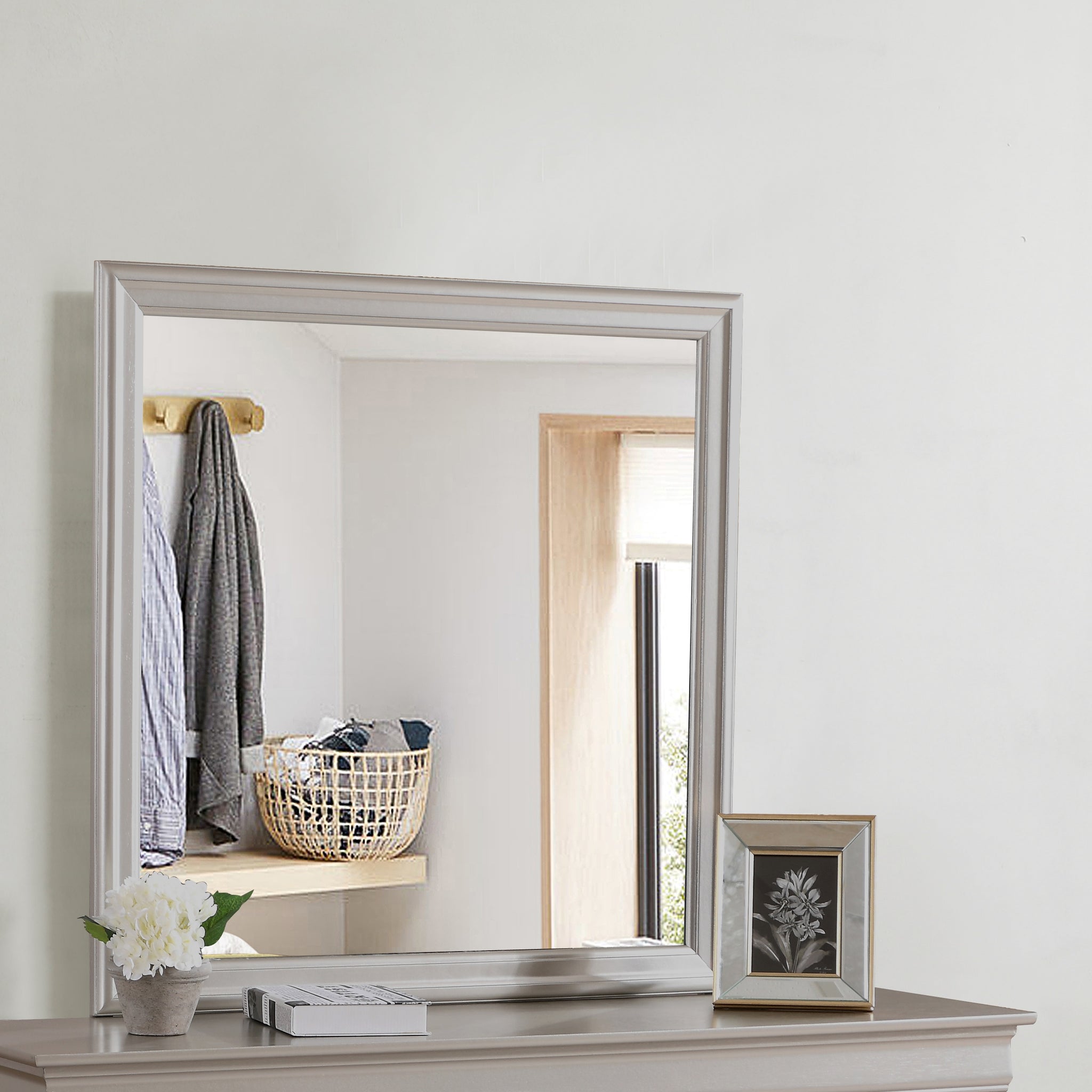 Lorana G6500 M Mirrorsilver Champagne Champagne Particle Board